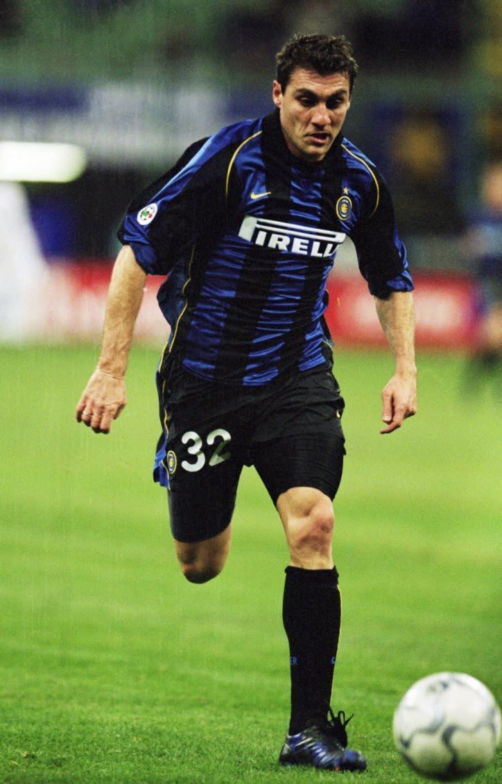 Christian Vieri Milan. Best football players, Christian vieri, Football icon