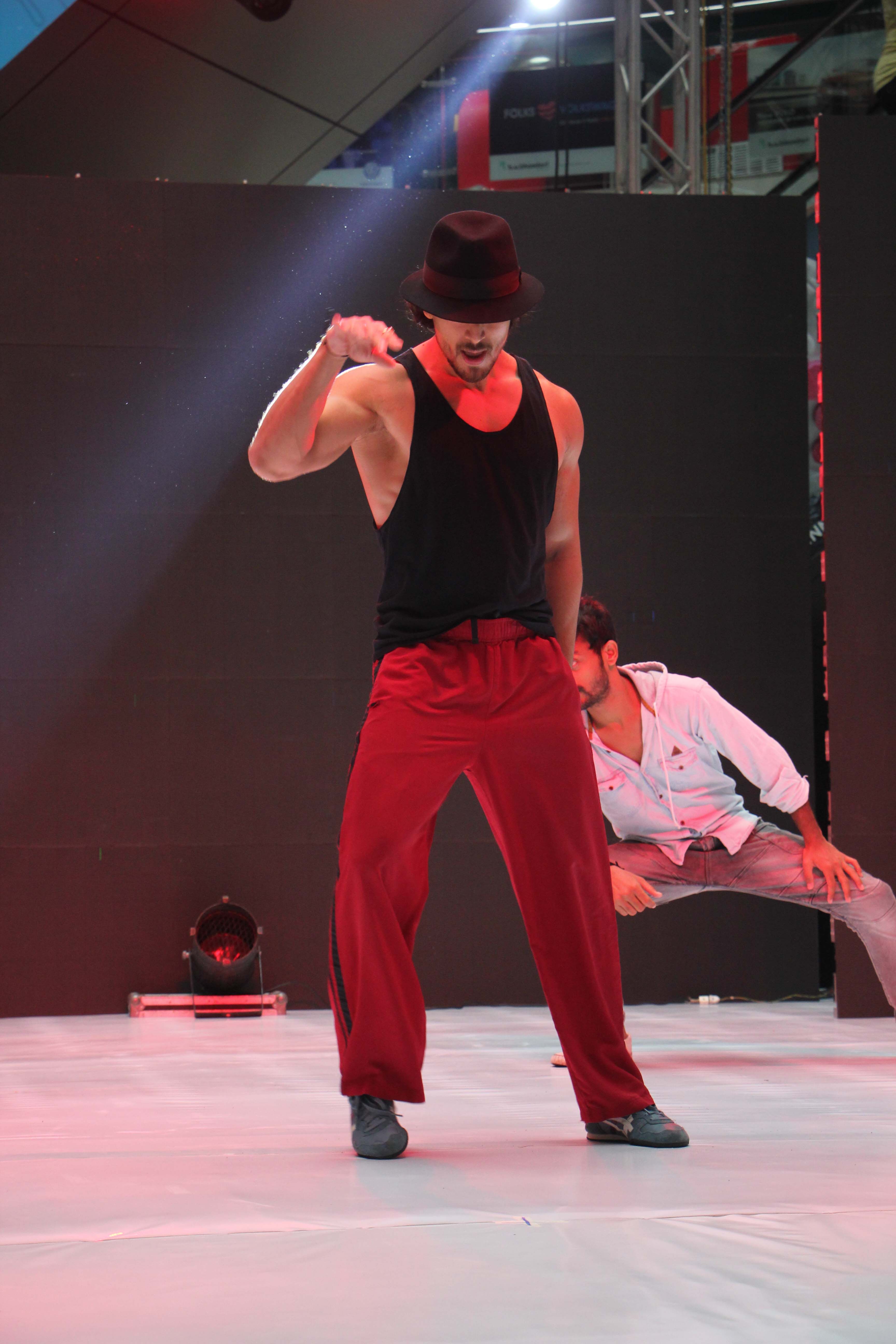 of Tiger Shroff Snapped at Munna Michael Hindi Film in Pune, Tiger Shroff Snapped at Munna Michael Hindi Film in Pune Photo