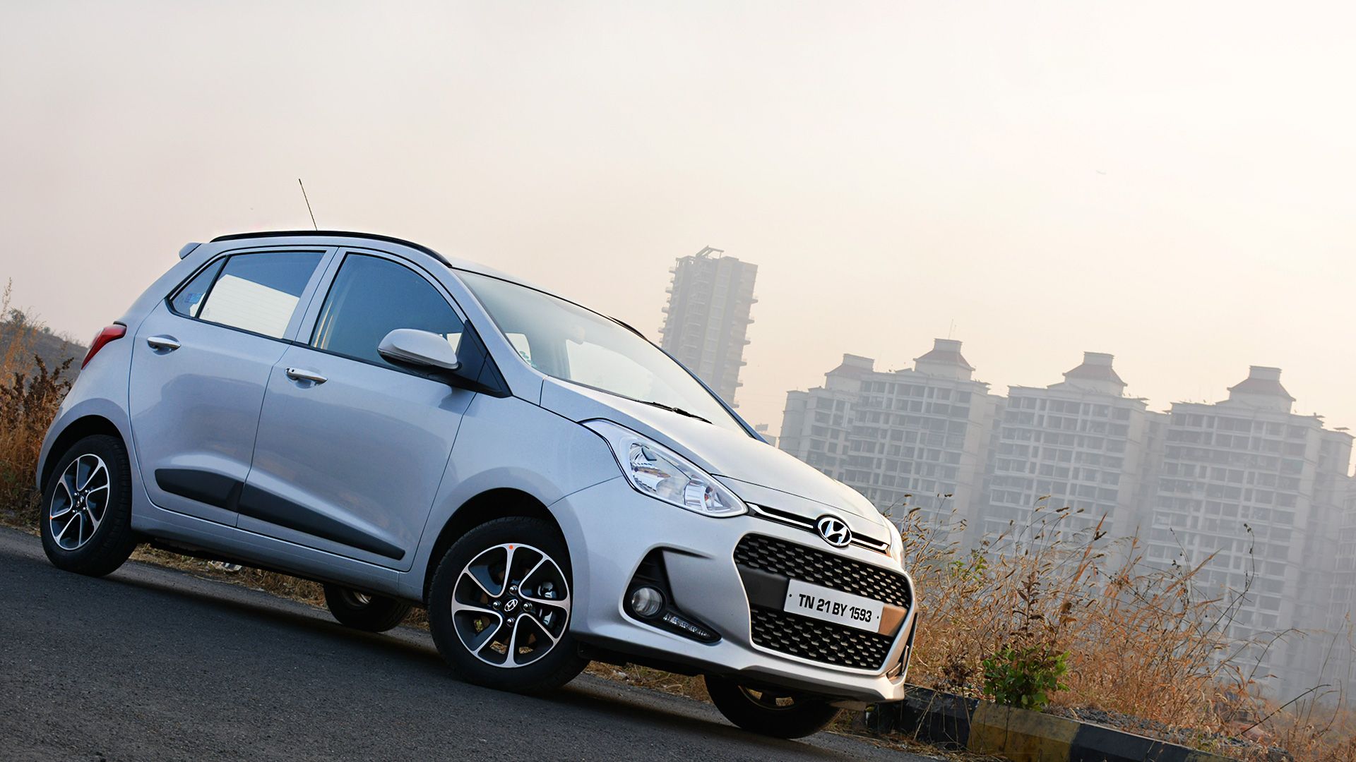 Hyundai Grand i10 2017, Mileage, Reviews, Specification, Gallery