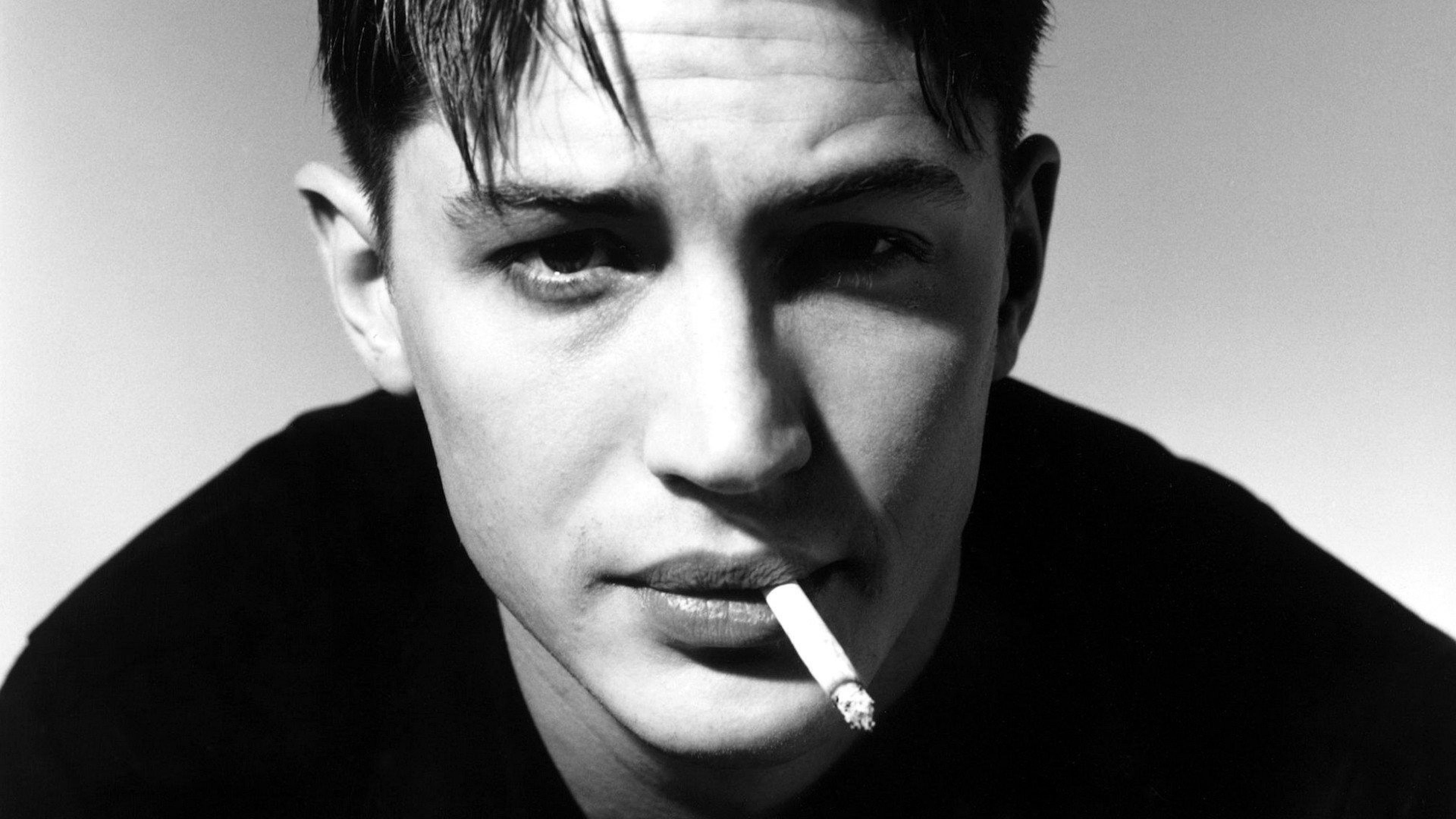 Tom Hardy Monochrome Men Cigarettes Portrait Actor Face Smoking Wallpaper:3840x2160