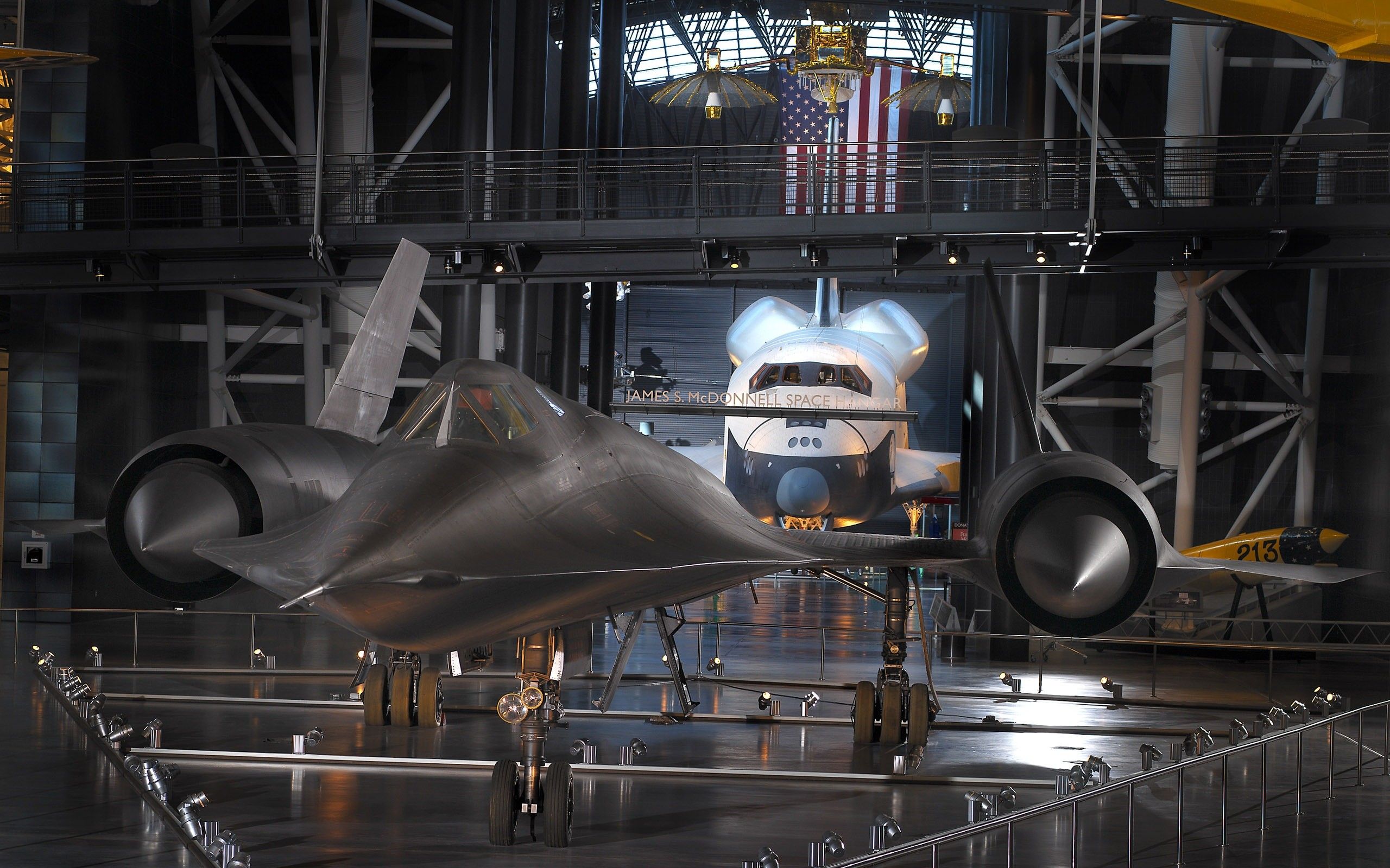 Download Wallpaper Sr 71 Blackbird Shuttle Discovery Lockheed, 2560x Smithsonian National Air And Space Museum