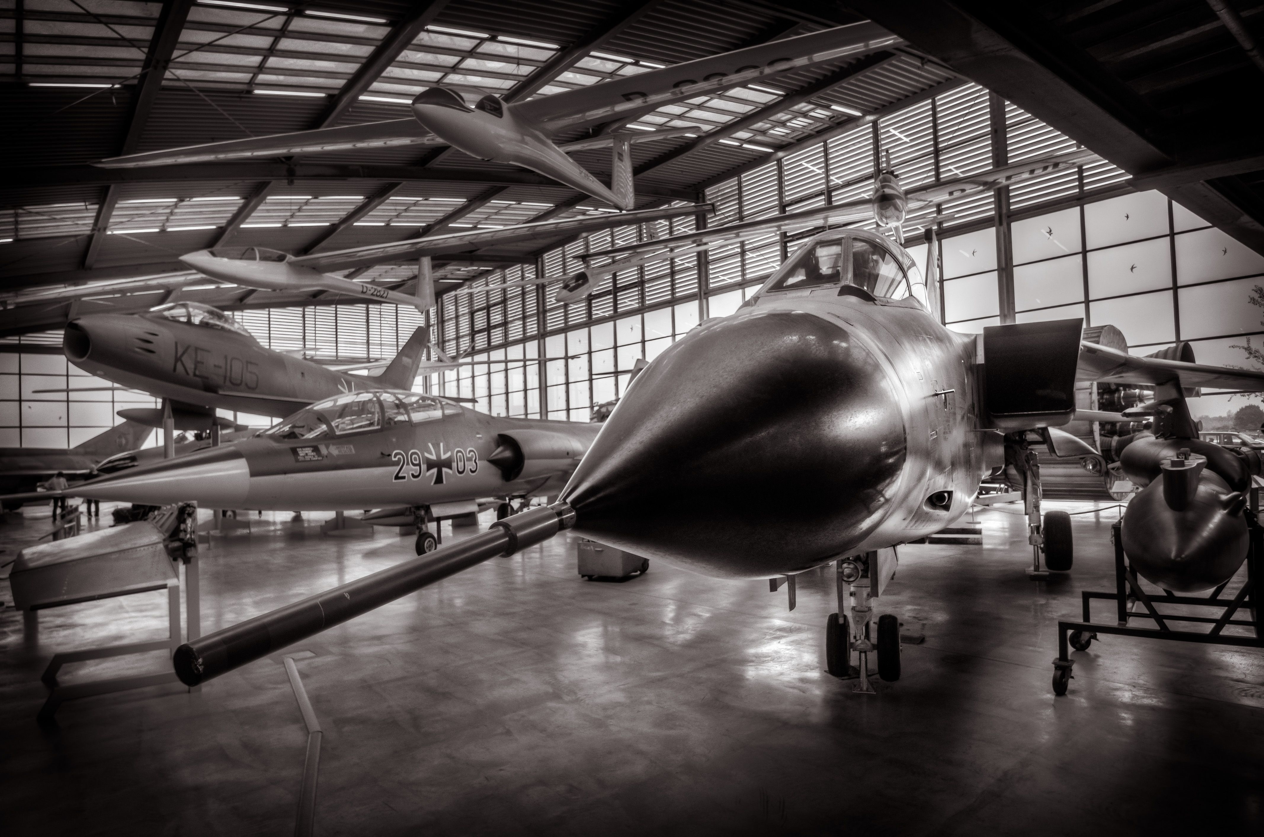 Wallpaper, hangar, aviation, black and white, airplane, aerospace engineering, aircraft, monochrome photography, tourist attraction, museum, space 4267x2824