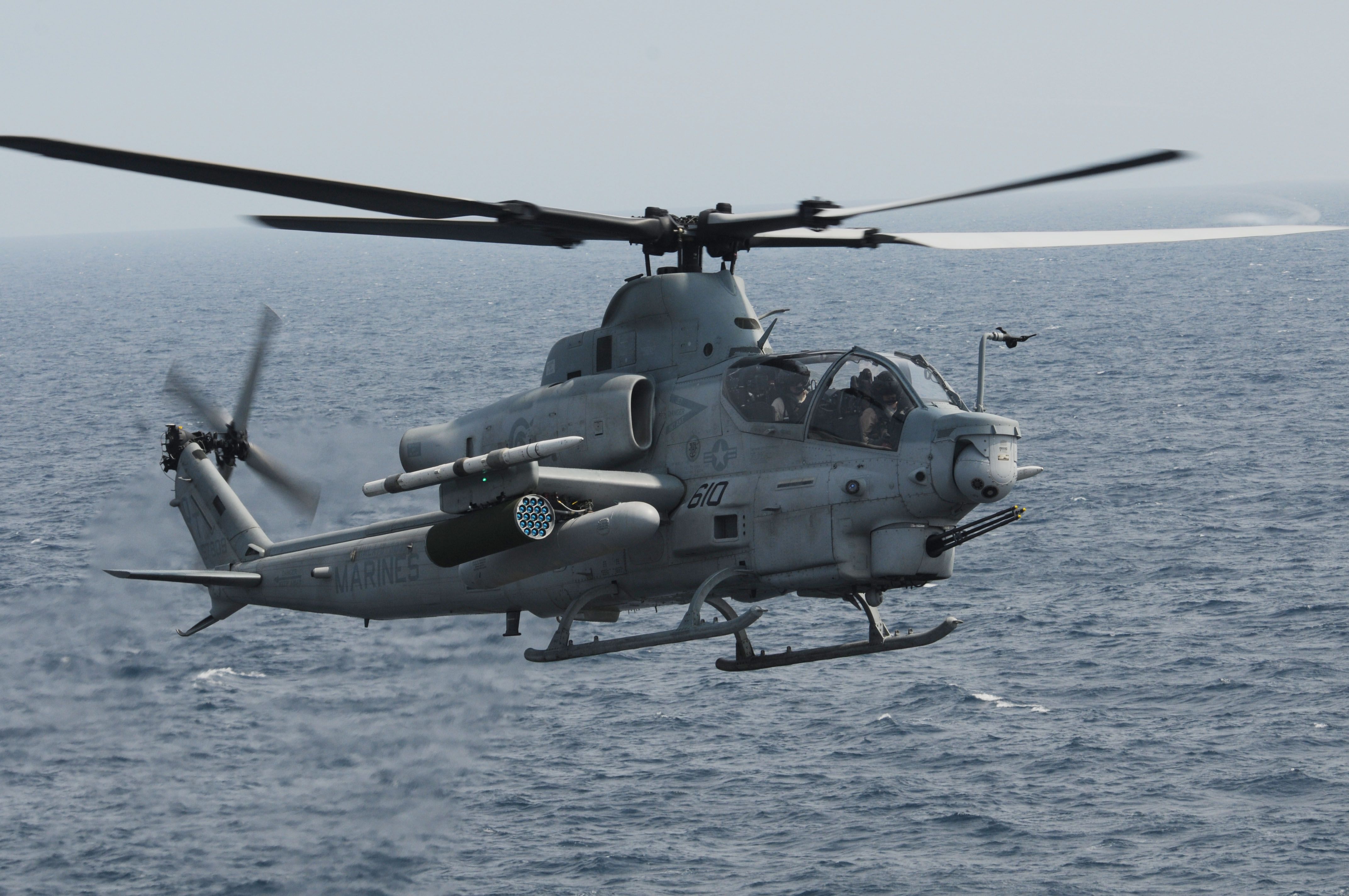 Bell AH 1Z Viper: Helicopters