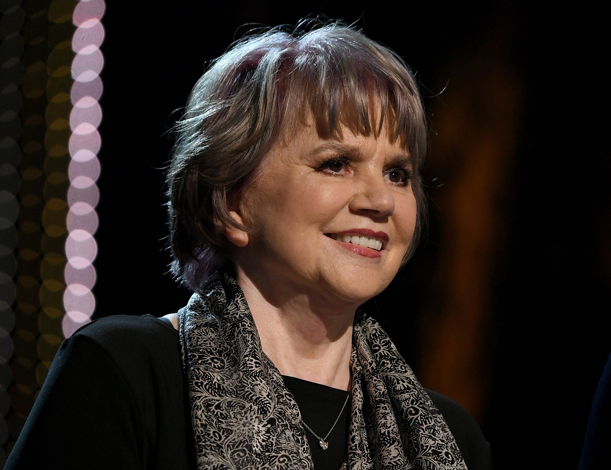 Linda Ronstadt Compares Donald Trump to Adolf Hitler, Says 'If You Read the History, You Won't Be Surprised'