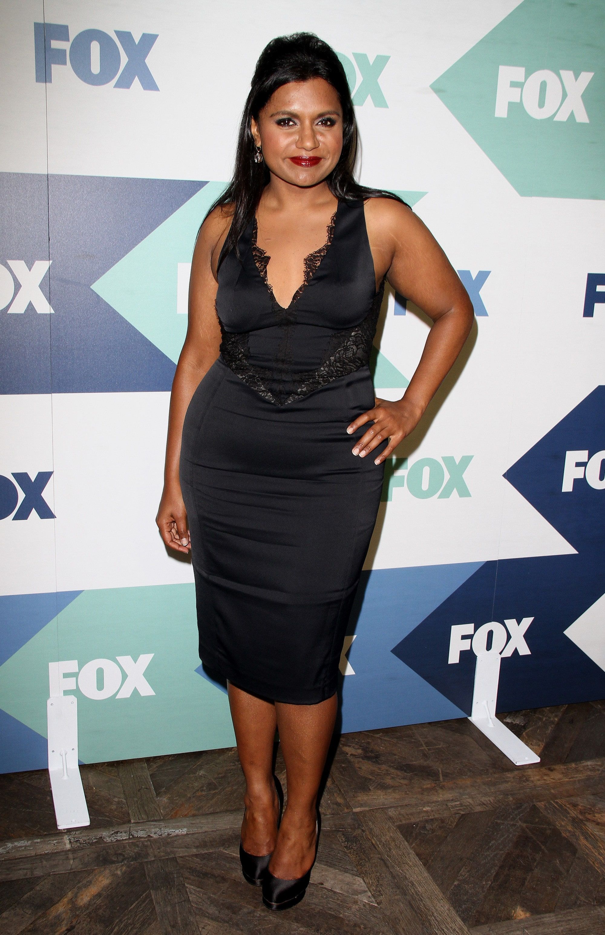 Mindy Kaling HD Wallpaperwallpaper.net