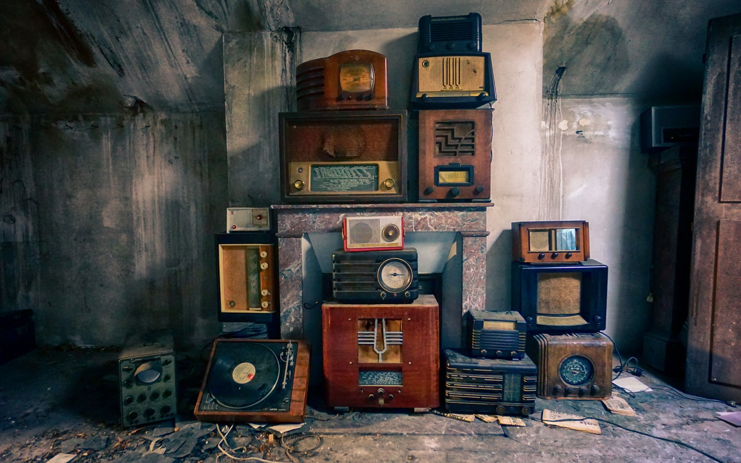Wallpaper Radio and player, old appliances 2560x1600 HD Picture, Image