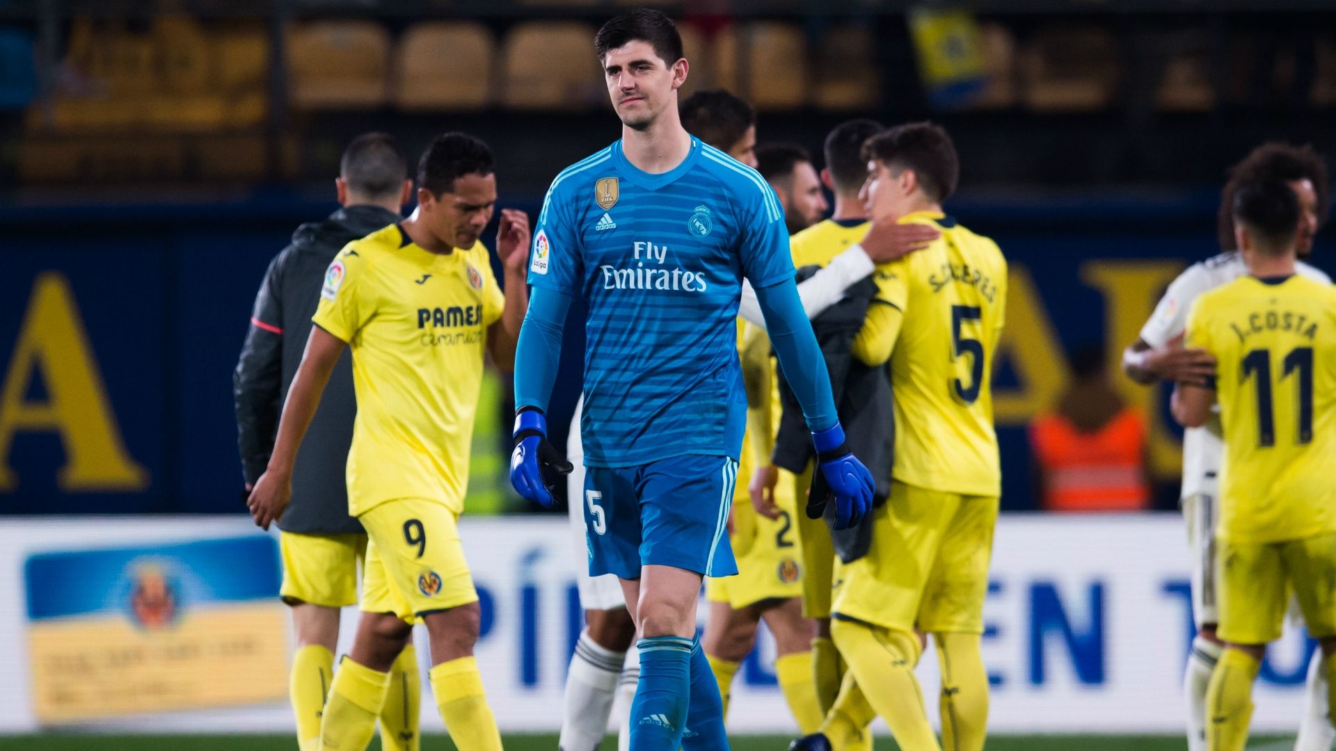 Real Madrid Goalkeeper Thibaut Courtoisël Varane 5 De Real Madrid Et Courtois