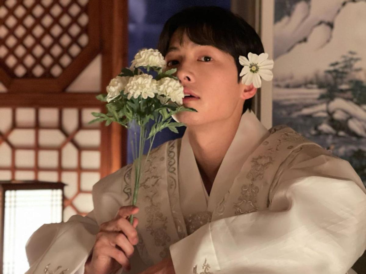 Dear Oppa: A fan from India believes Descendants of the Sun star Song Joong Ki is the cause of her euphoria