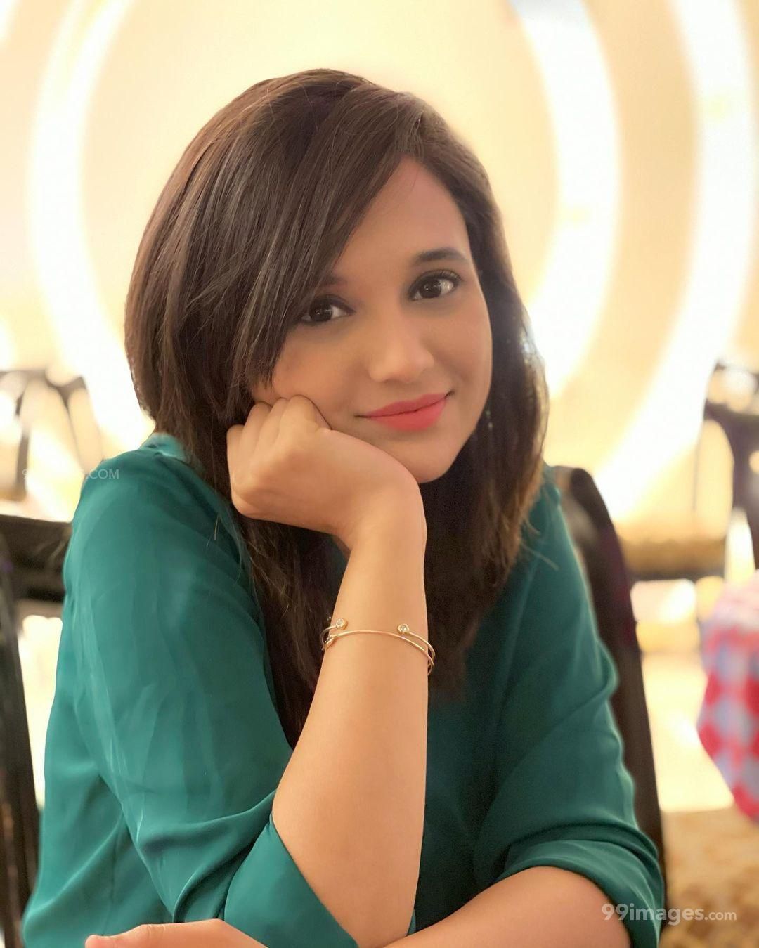 Sabila Nur HD Wallpaper (Desktop Background / Android / iPhone) (1080p, 4k) (1080x1349)