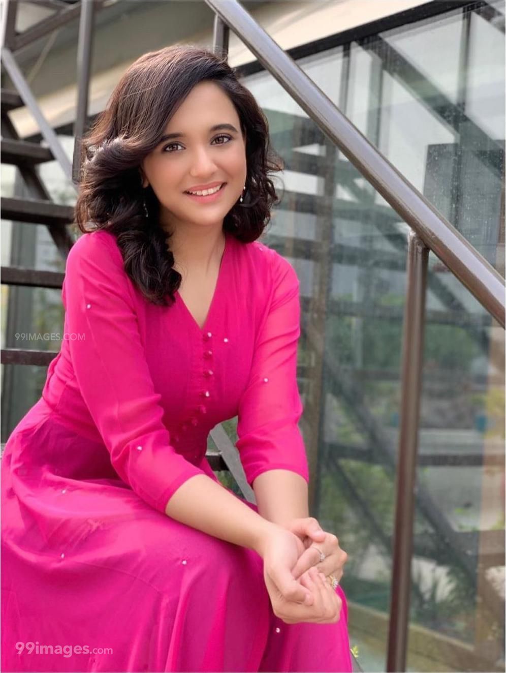 Sabila Nur HD Wallpaper (Desktop Background / Android / iPhone) (1080p, 4k) (996x1324)