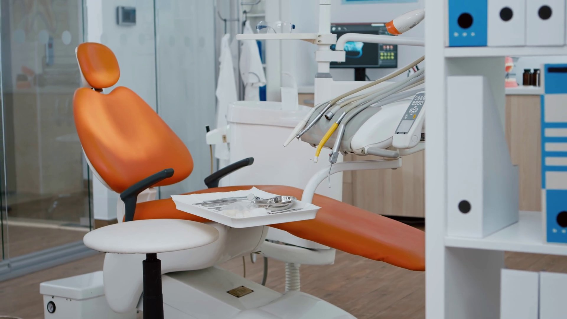 Revealing shot of stomatologist chair with nobody in, x ray image on display. Medical clinic orthodontic room, ready for treatment, modern dentist office for oral care Stock Video Footage