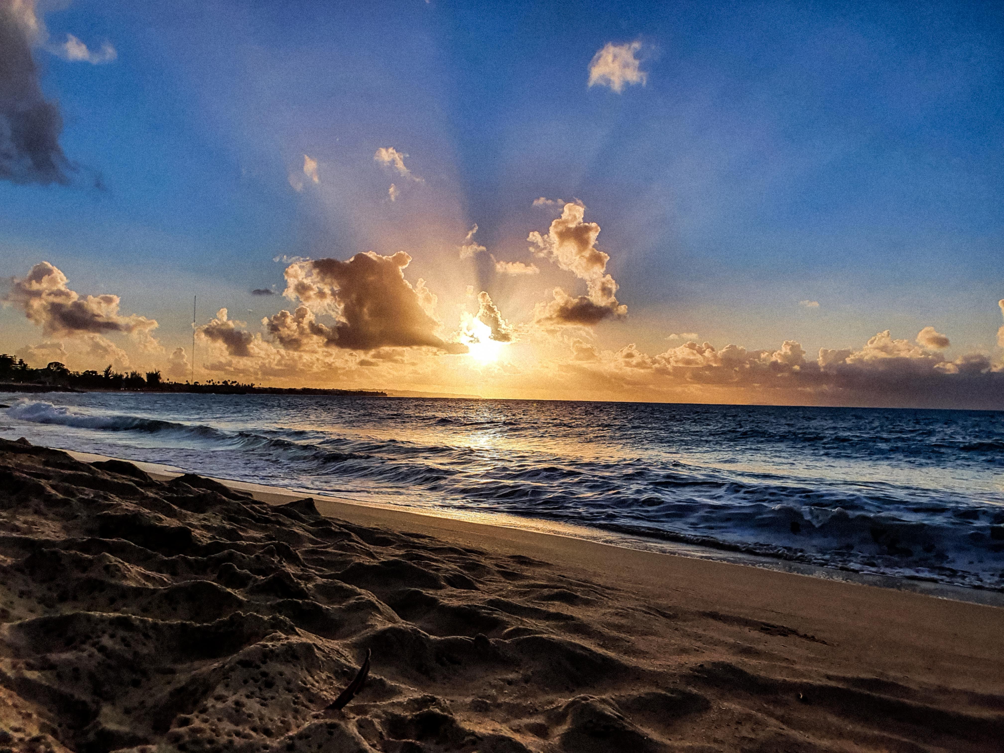 Sunset at Aguadillas Beach Puerto Rico 4K wallpaper