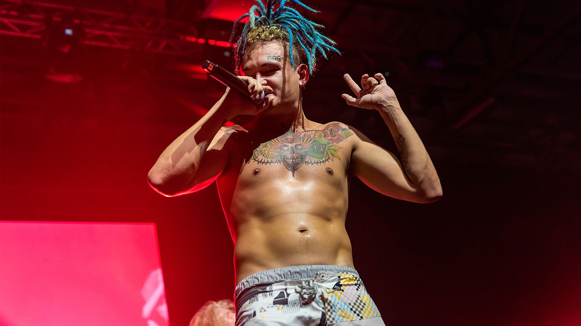 Meet Morgenstern, the first man in Russia to receive a 'Woman of the Year' award