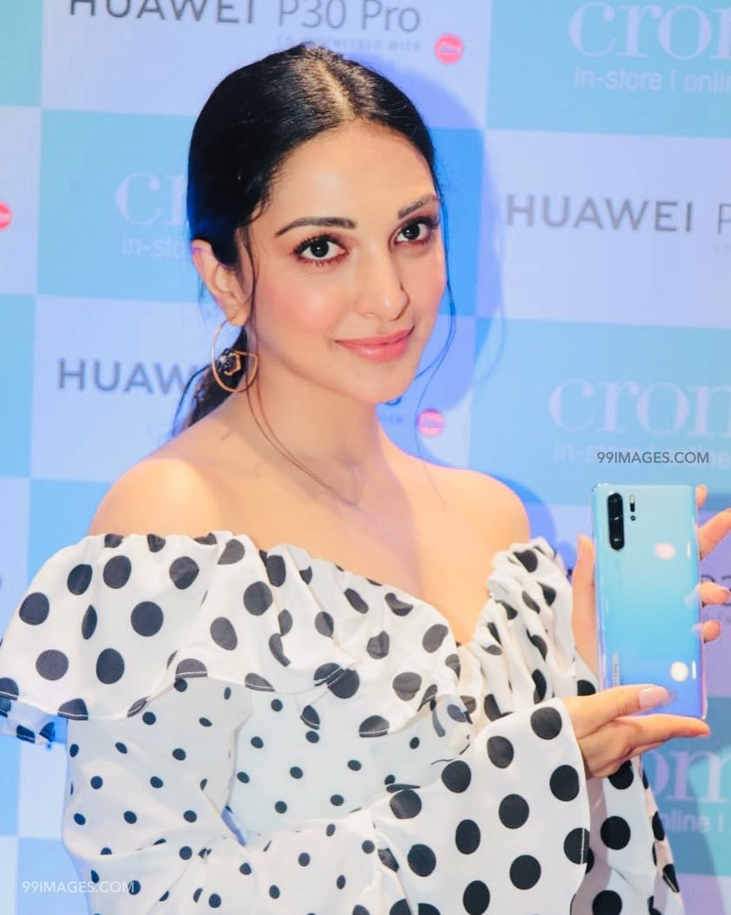 Kiara Advani HD Wallpaper (Desktop Background / Android / iPhone) (1080p, 4k) (1053x1317)