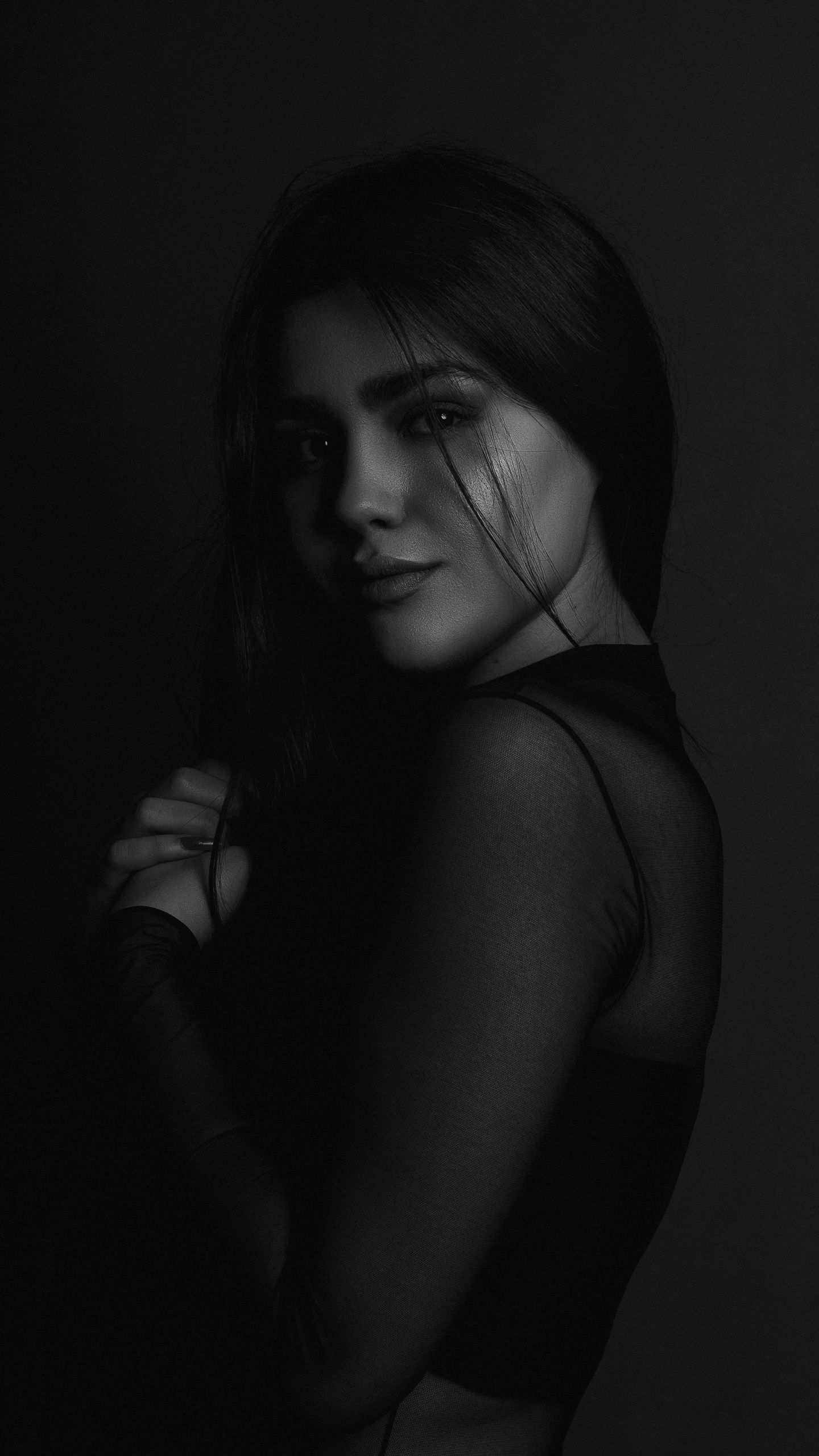 Beautiful Girl Wallpaper 4K, Woman, Monochrome, Dark Background, Portrait, Black Dark