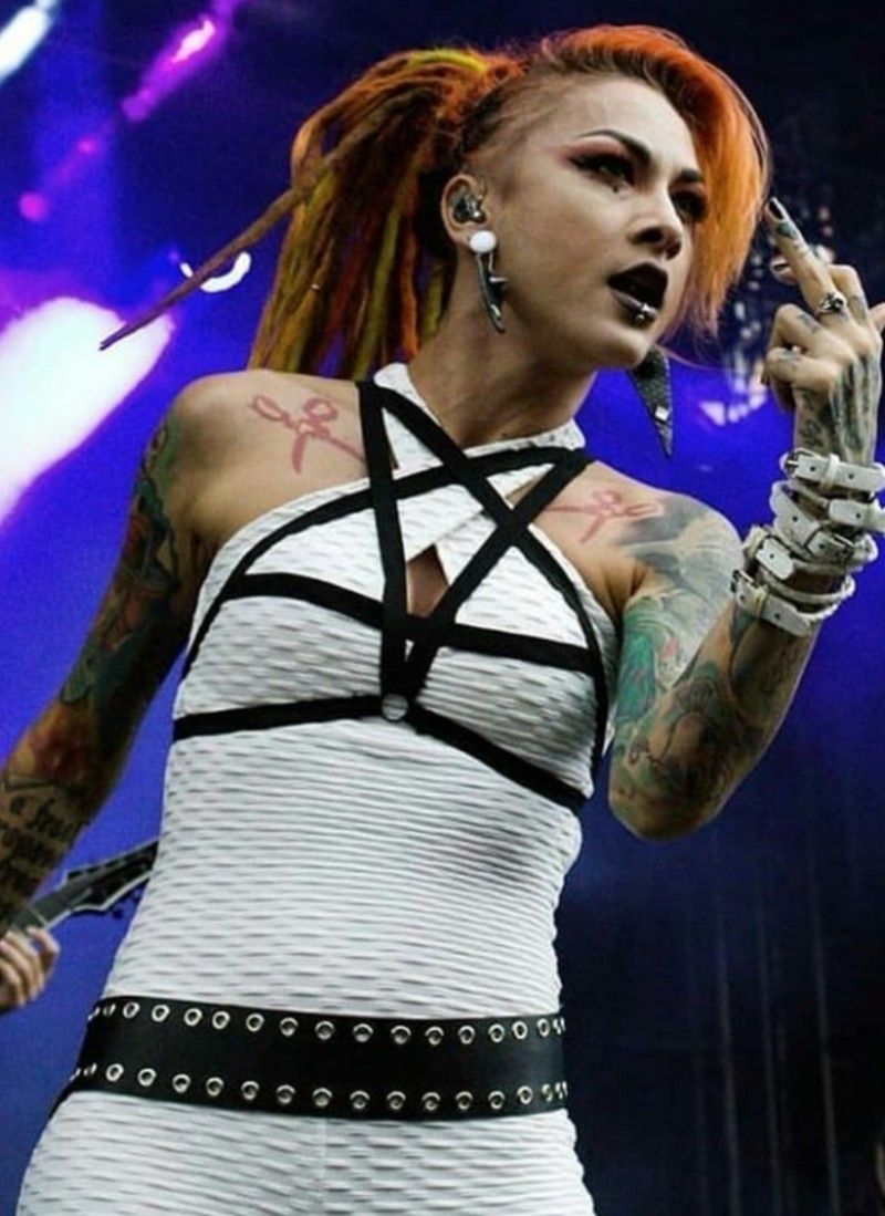 Lena Scissorhands. Lena scissorhands, Grunge girl, Girl attitude