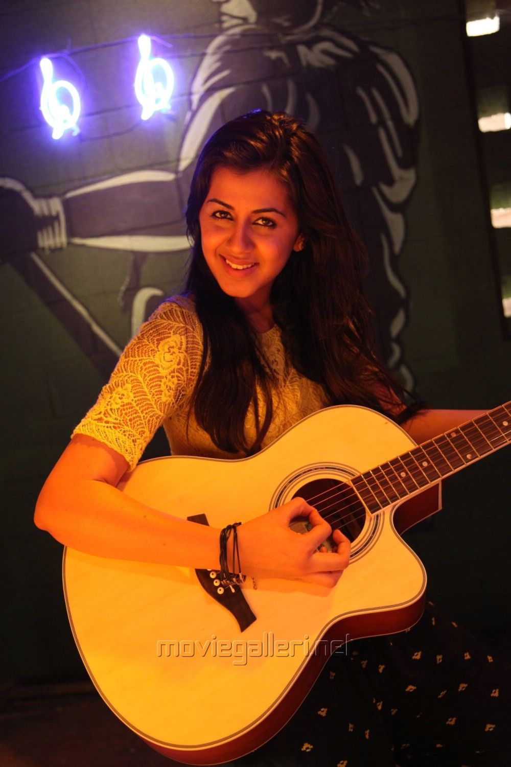 Darling Tamil Movie Stills. GV Prakash Kumar. Nikki Galrani. New Movie Posters