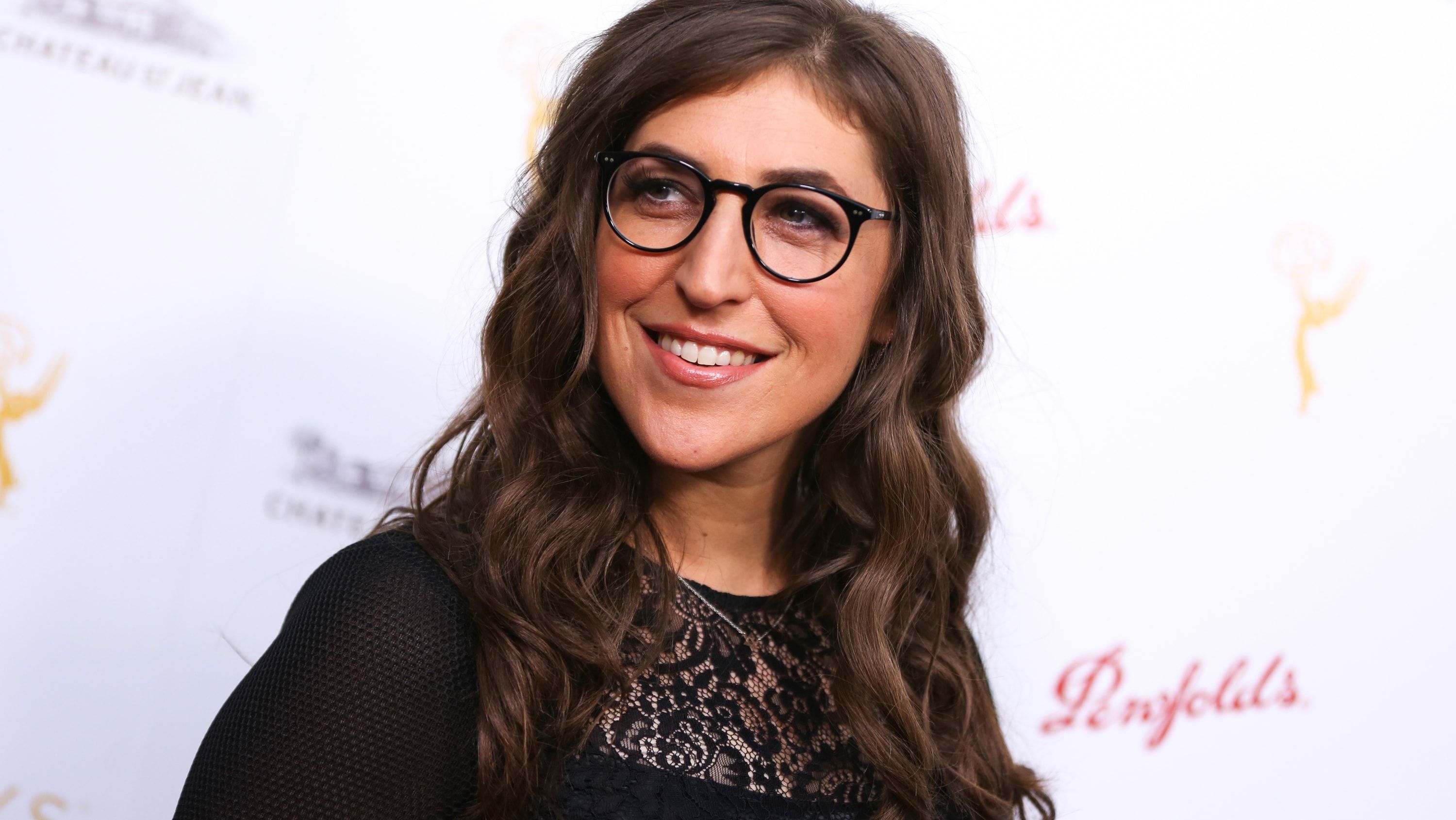 HD Mayim Bialik Wallpaper