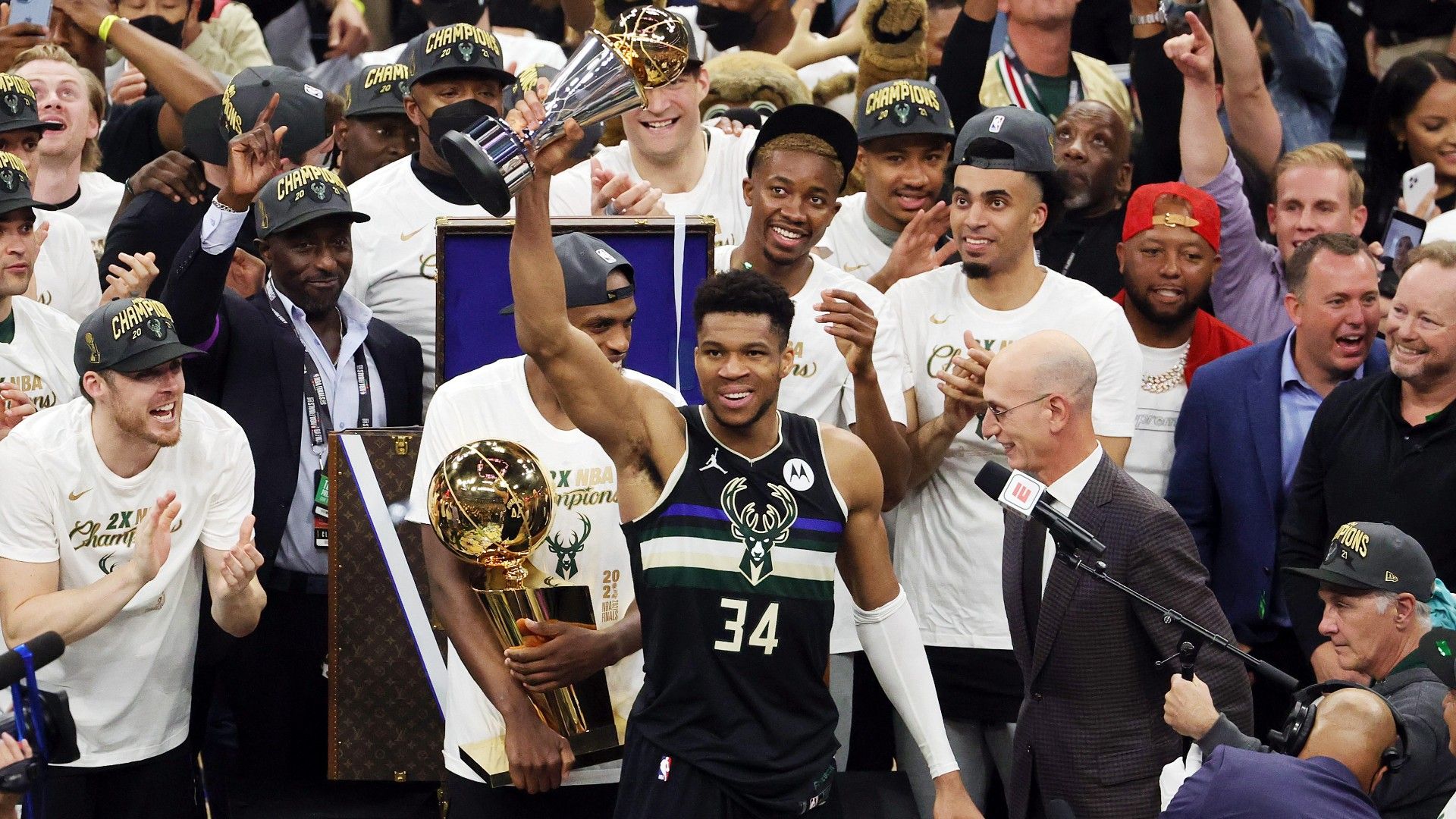 Giannis Antetokounmpo's Game 6 performance was iconic, and had the NBA world buzzing