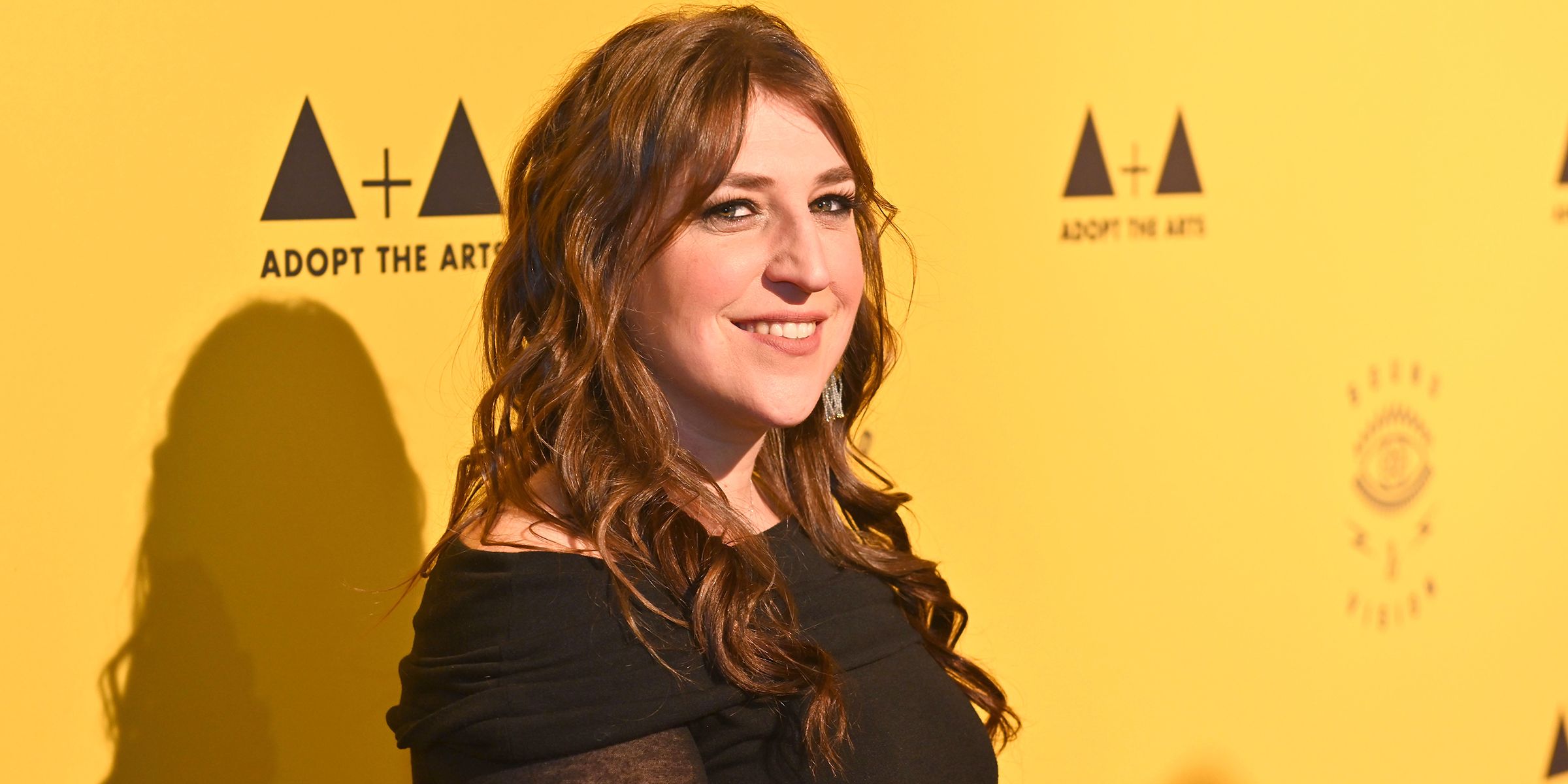 Mayim Bialik marks the end of 'The Big Bang Theory' with a short, new haircut