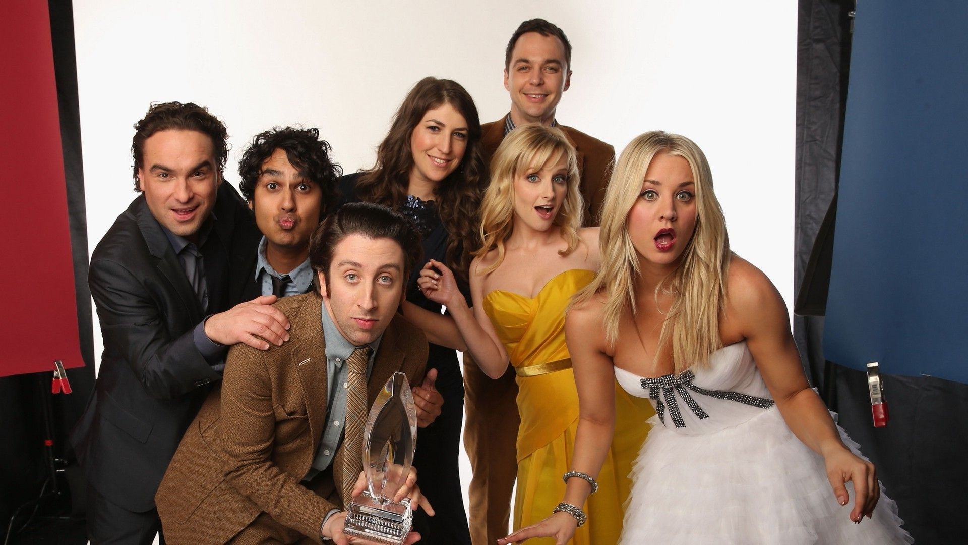 The Big Bang Theory, Sheldon Cooper, Leonard Hofstadter, Penny, Howard Wolowitz, Raj Koothrappali, Amy Farrah Fowler, Bernadette Rostenkowski, Mayim Bialik Wallpaper HD / Desktop and Mobile Background