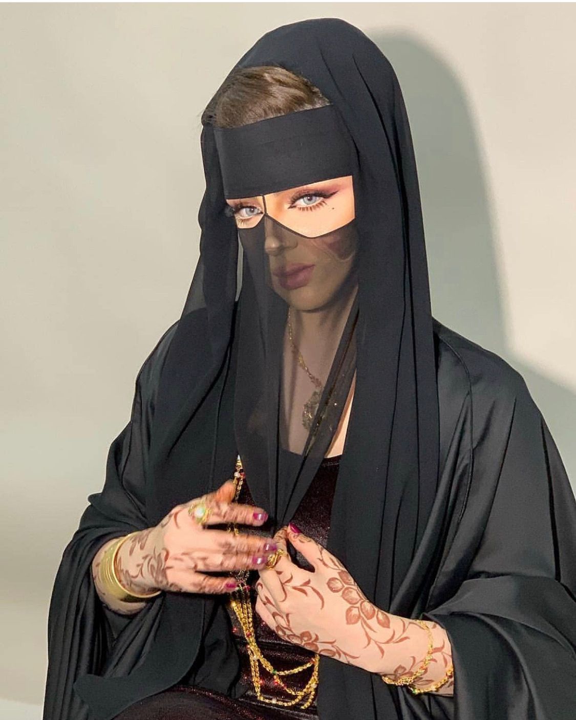 ميزتها. Arabian women, Face veils, Beautiful girl photo