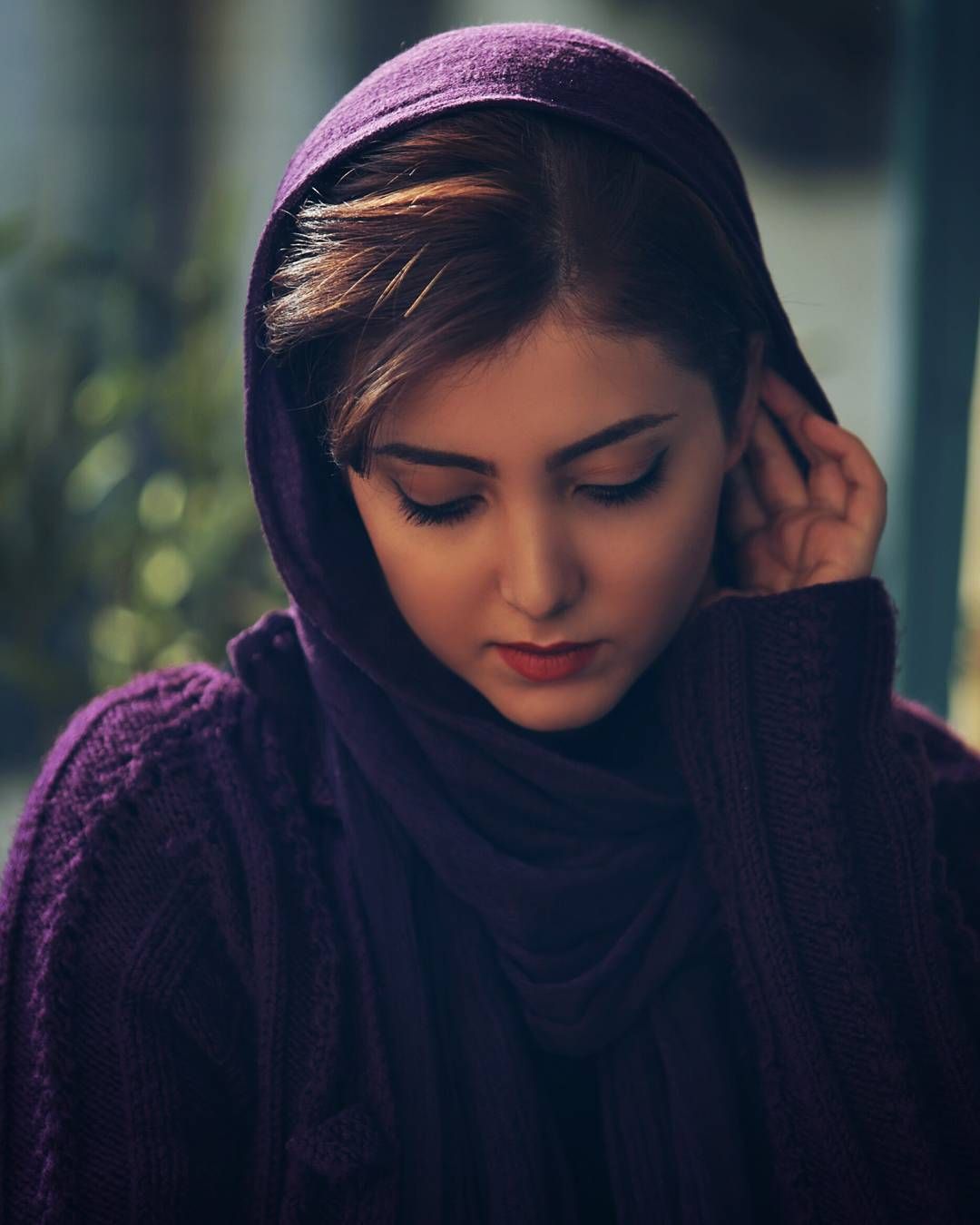 آذرماه. باز هم سخت و عجیب و حساس. پر از تردید پر از آشوب چشمامونو ‌ببندیم و زهرخند بزنیم به این جهان تهی و. Iranian beauty, Persian beauties, Iranian girl