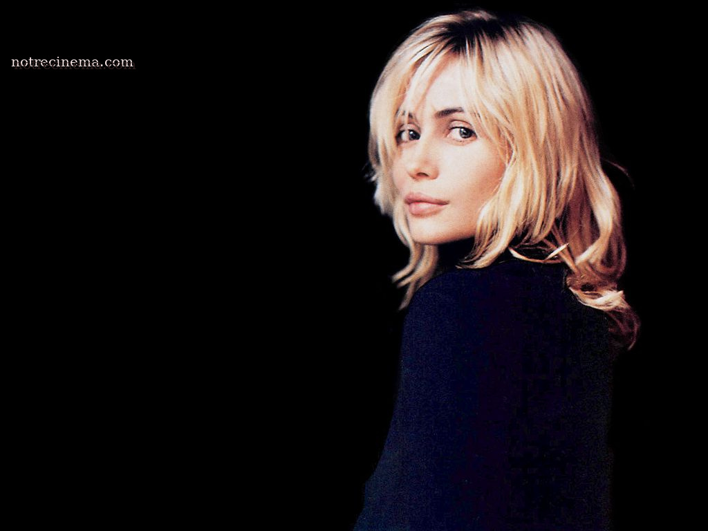 Emmanuelle BÉART, Biography and movies