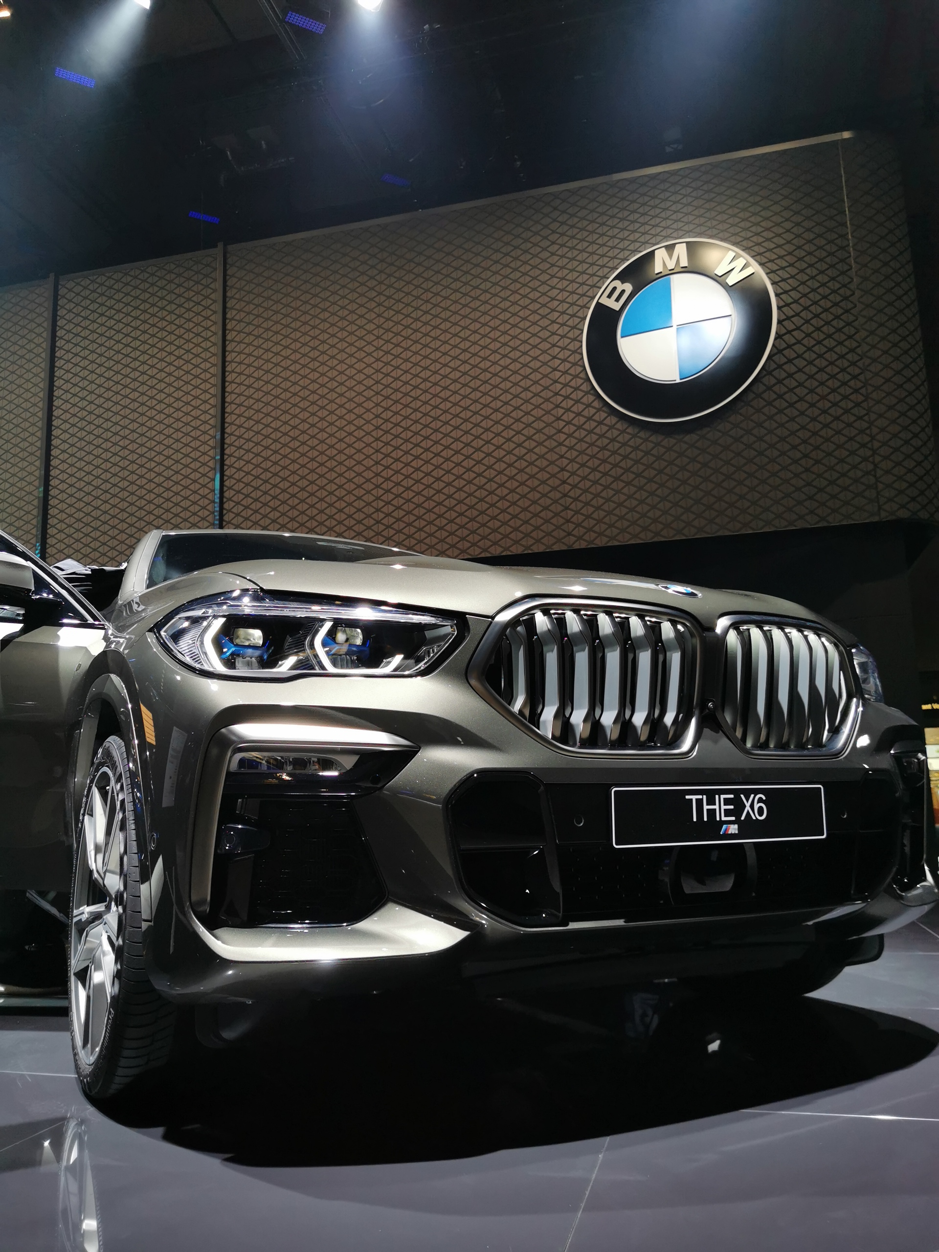 IAA: New BMW X6 M50i in Manhattan Metallic