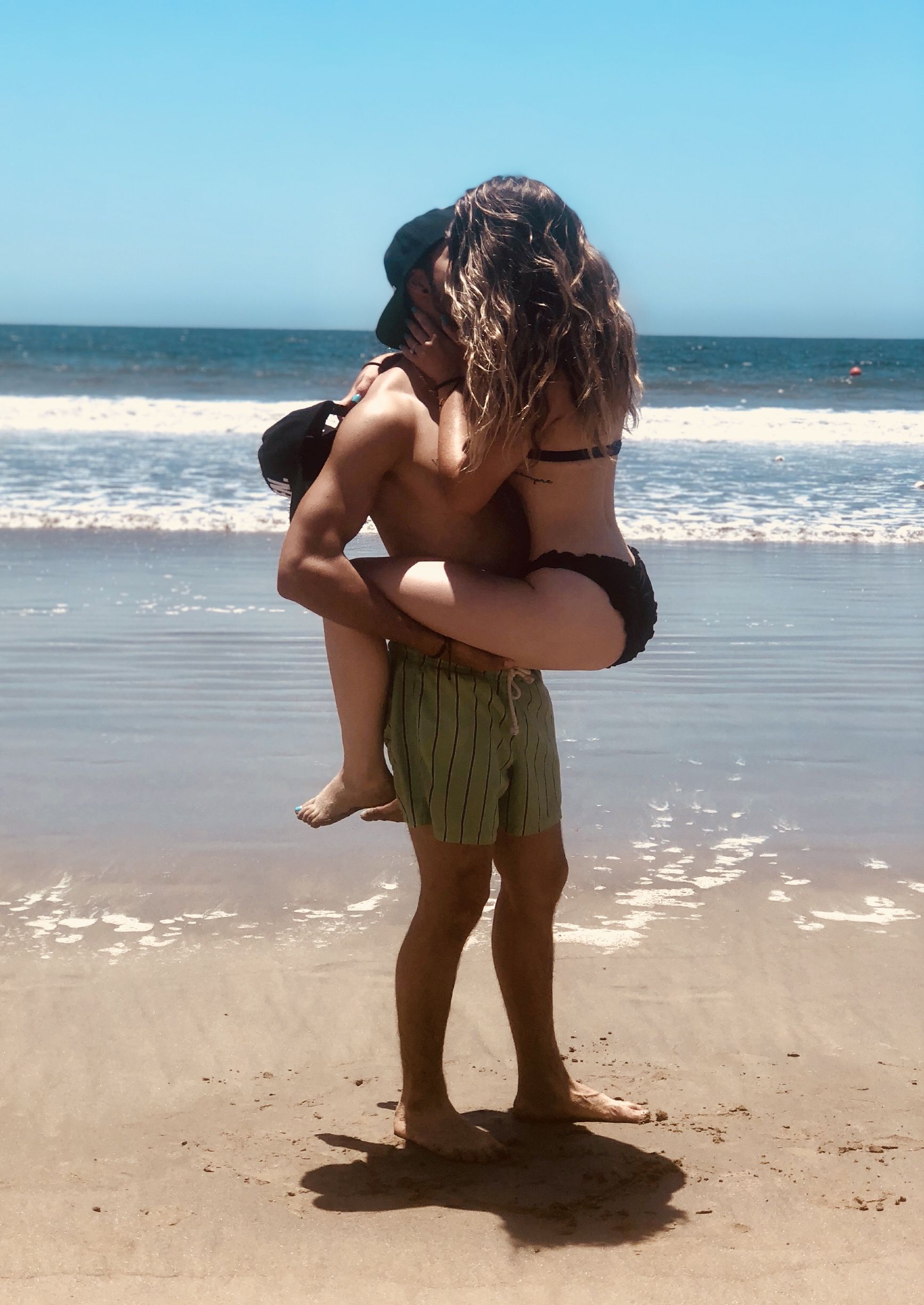 Couple goals relationship goals love amor couple photo couple photography beach poses photo op vacation. Couple picture poses, Couple photo, Couple photography