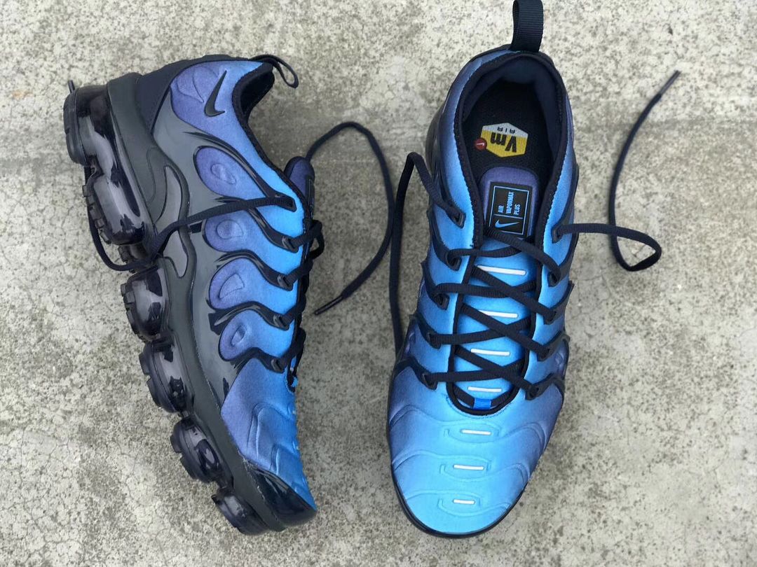 vapormax plus drawing