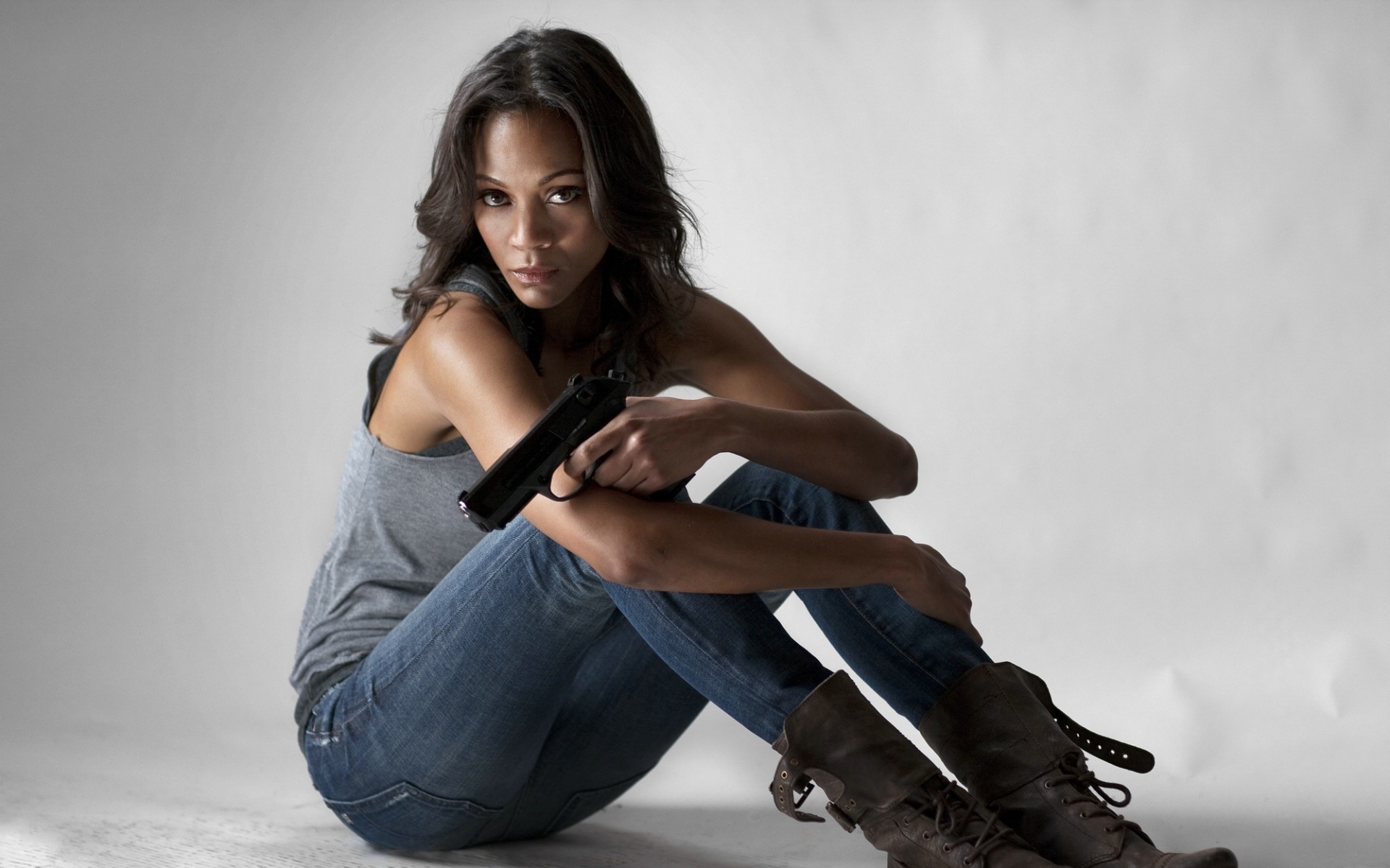 Zoe Saldana HD Wallpaperwallpaper.net