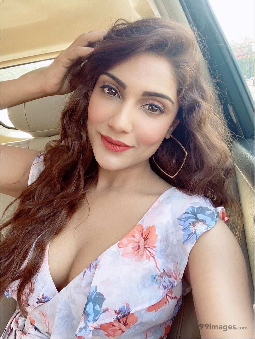 Ishita Raj Sharma HD Wallpaper (Desktop Background / Android / iPhone) (1080p, 4k) (1015x1351)