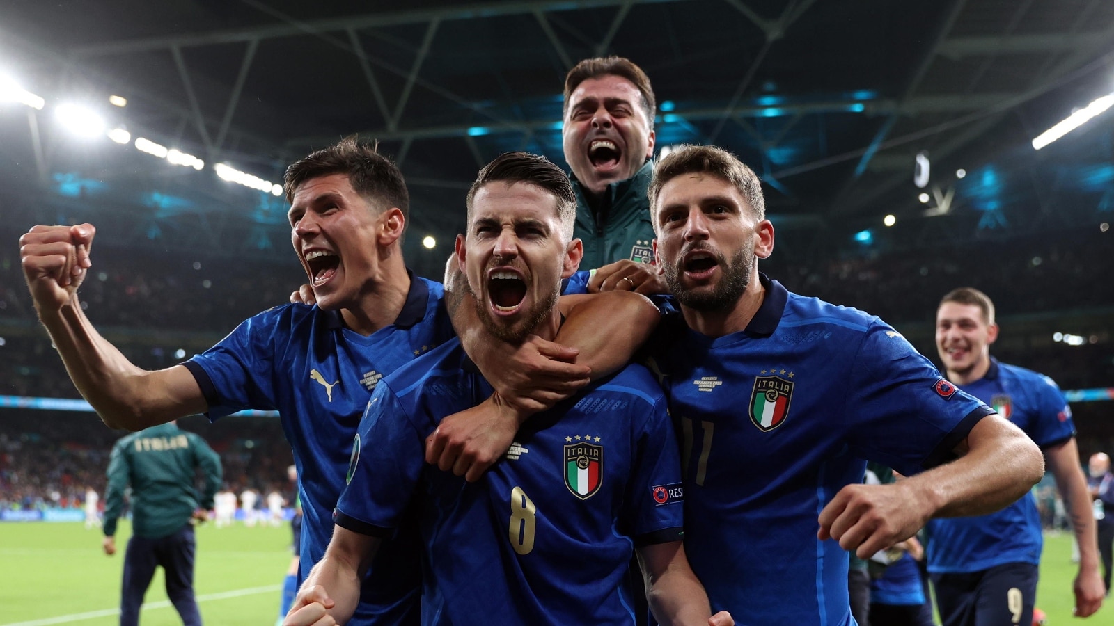 La Finale Italia Inghilterra: Molti Comuni Veneti Vietano I Maxischermi