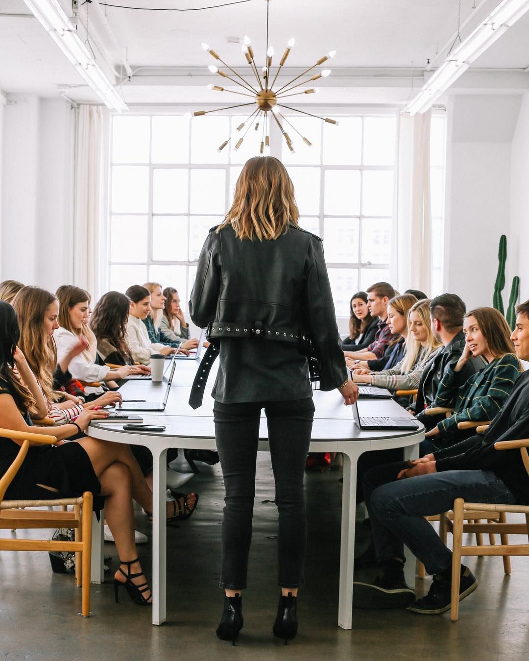 Habits of the Most Confident Leaders To Be a Confident Leader Even When You're Not Sure Of You. Girl boss style, Woman aesthetic, Business woman aesthetic