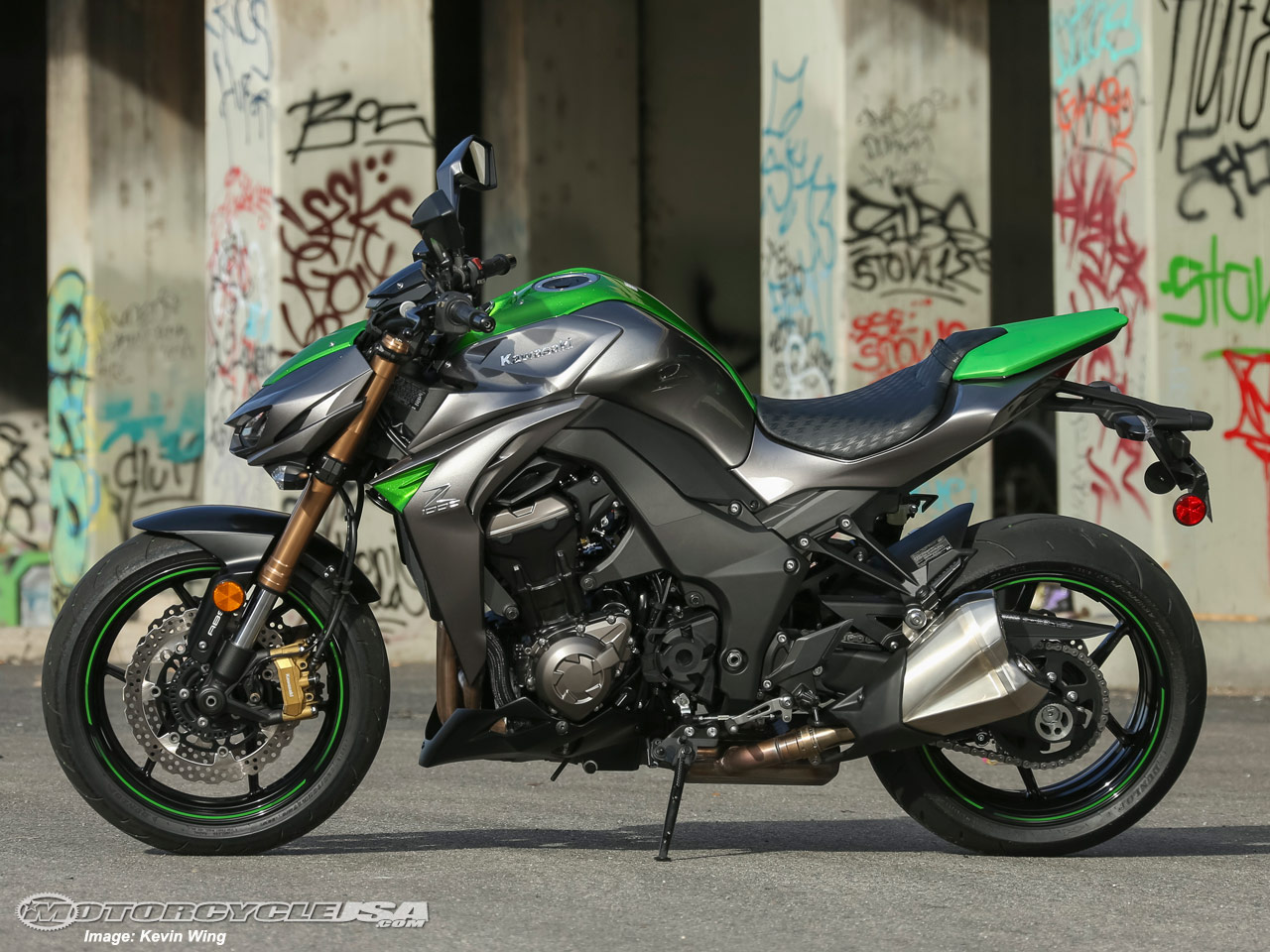 2017 Kawasaki Z1000R Motorcycle Test Ride Review | AutoTrader.ca