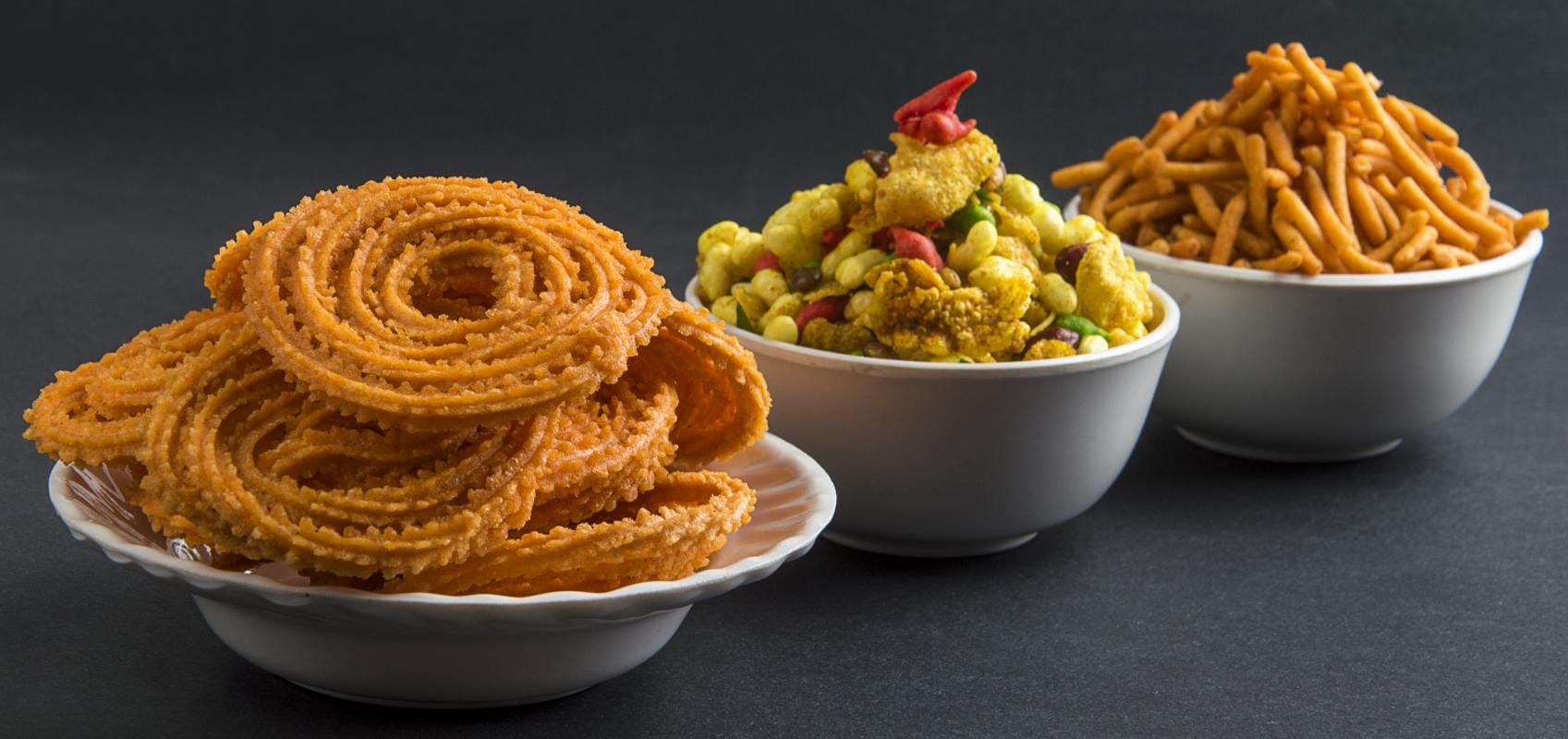 दिवाली स्पेशल: 3 टेस्टी स्नैक्स रेसिपीज ( Diwali Special: 3 Tasty Snacks Recipe). Diwali food, Indian snacks, Food
