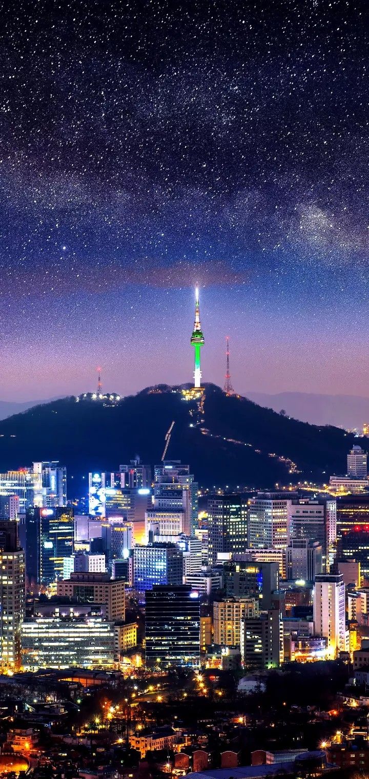 Perhaps Seoul's Most Well Known Mountain, Namsan Is Home To The N Seoul Tower, Renowned For It's Beautiful Panoramic V. Foto Wisata, Pemandangan Kota, Gambar Kota