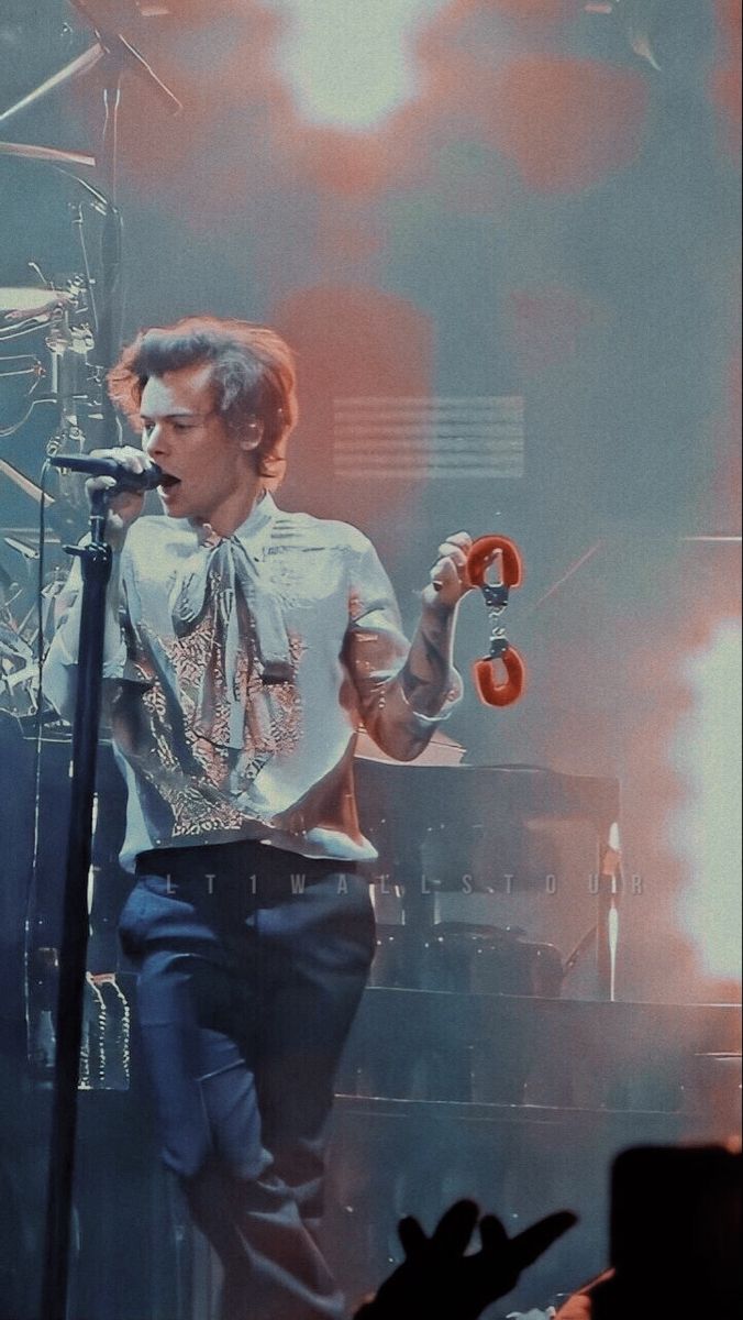 Harry Styles Wallpaper Lockscreen. Harry Styles, Harry Styles Wallpaper, Family Show