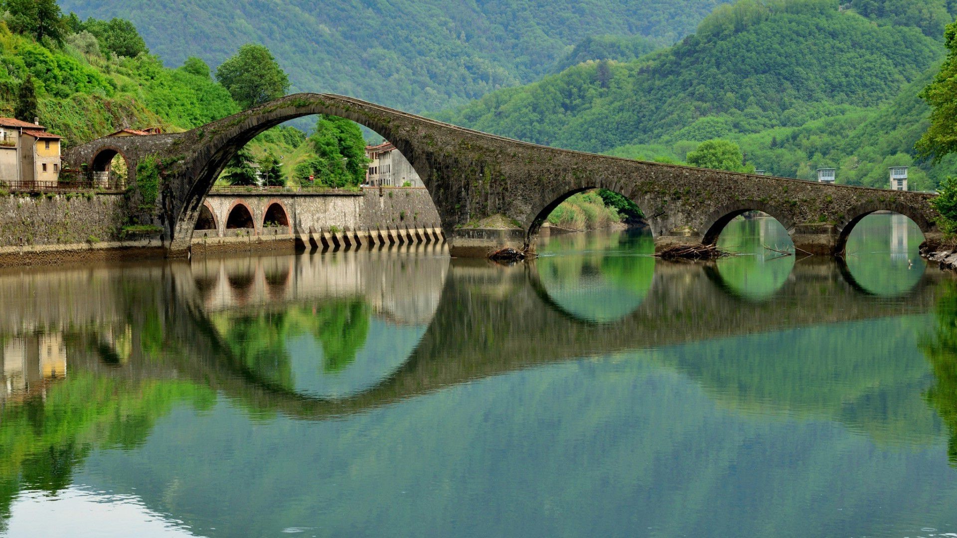 nature, Landscape, Architecture, Italy, Bridge, Old Bridge, Arch, Trees, Forest, Hills, Old Building, Water, Lake, Reflection Wallpaper HD / Desktop and Mobile Background