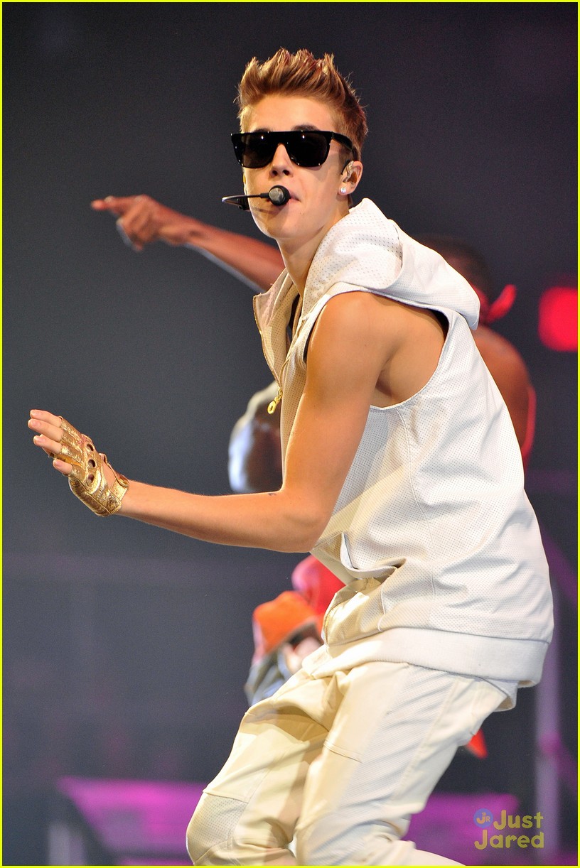 Cody Simpson Justin Bieber Believe Tour Bieber Live At Believe Tour