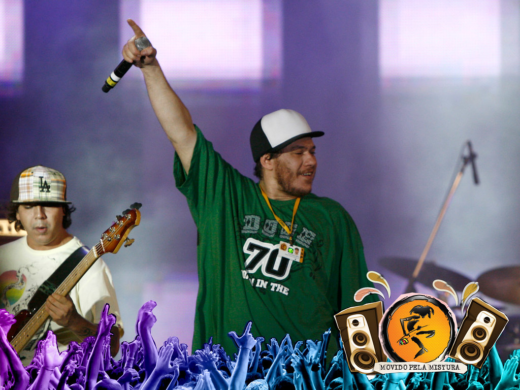 Chorão e Heitor Gomes, baixista da Charlie Brown Jr, no Fe