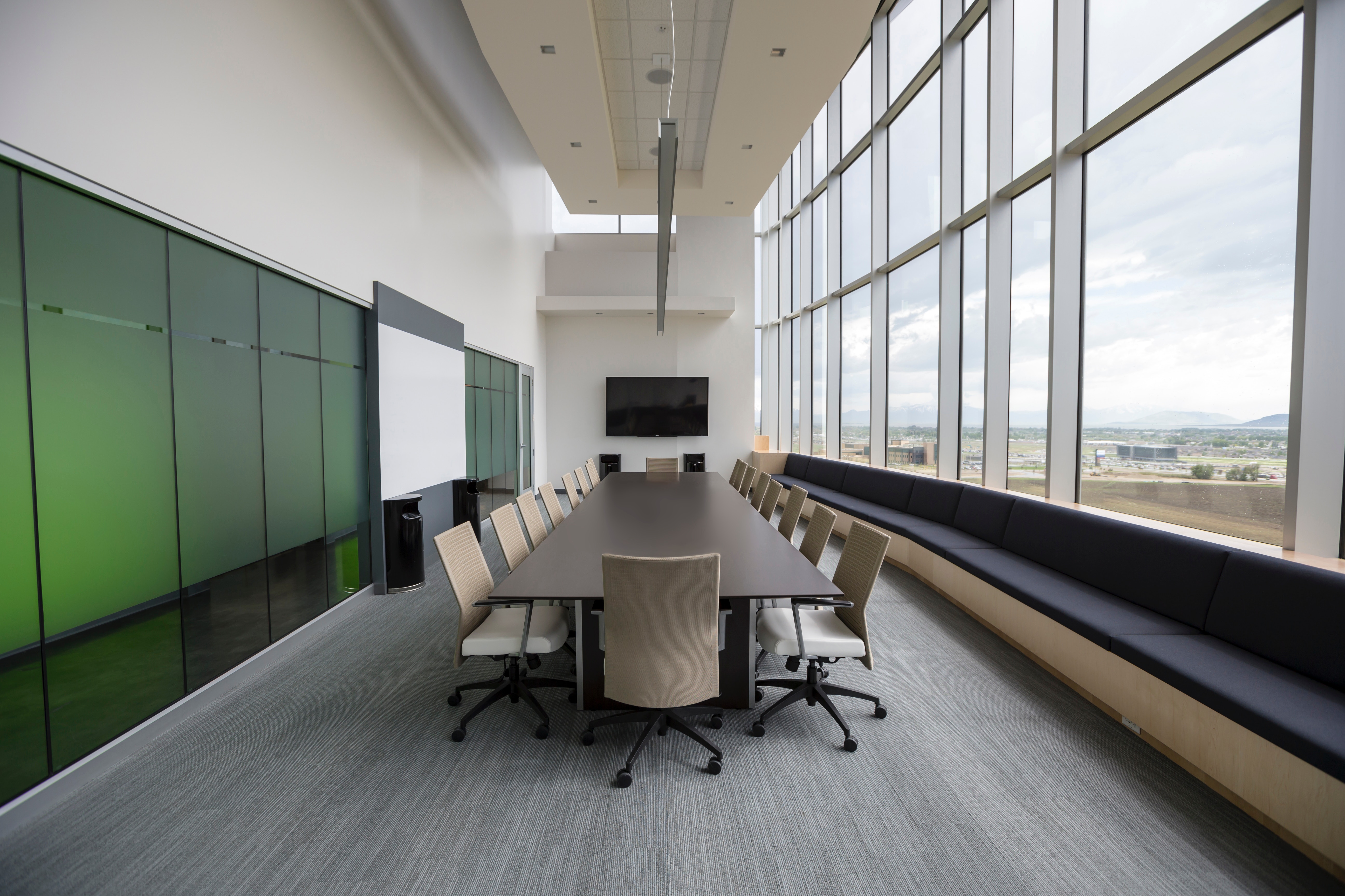 5184x3456 #table, #room, #PNG image, #window, #boardroom, #chair, #building, #glass, #green, #long, #light, #empty, #city, #view, #comfortable, #office, #meeting, #decor, #furniture, #meeting room, #interior. Mocah HD Wallpaper