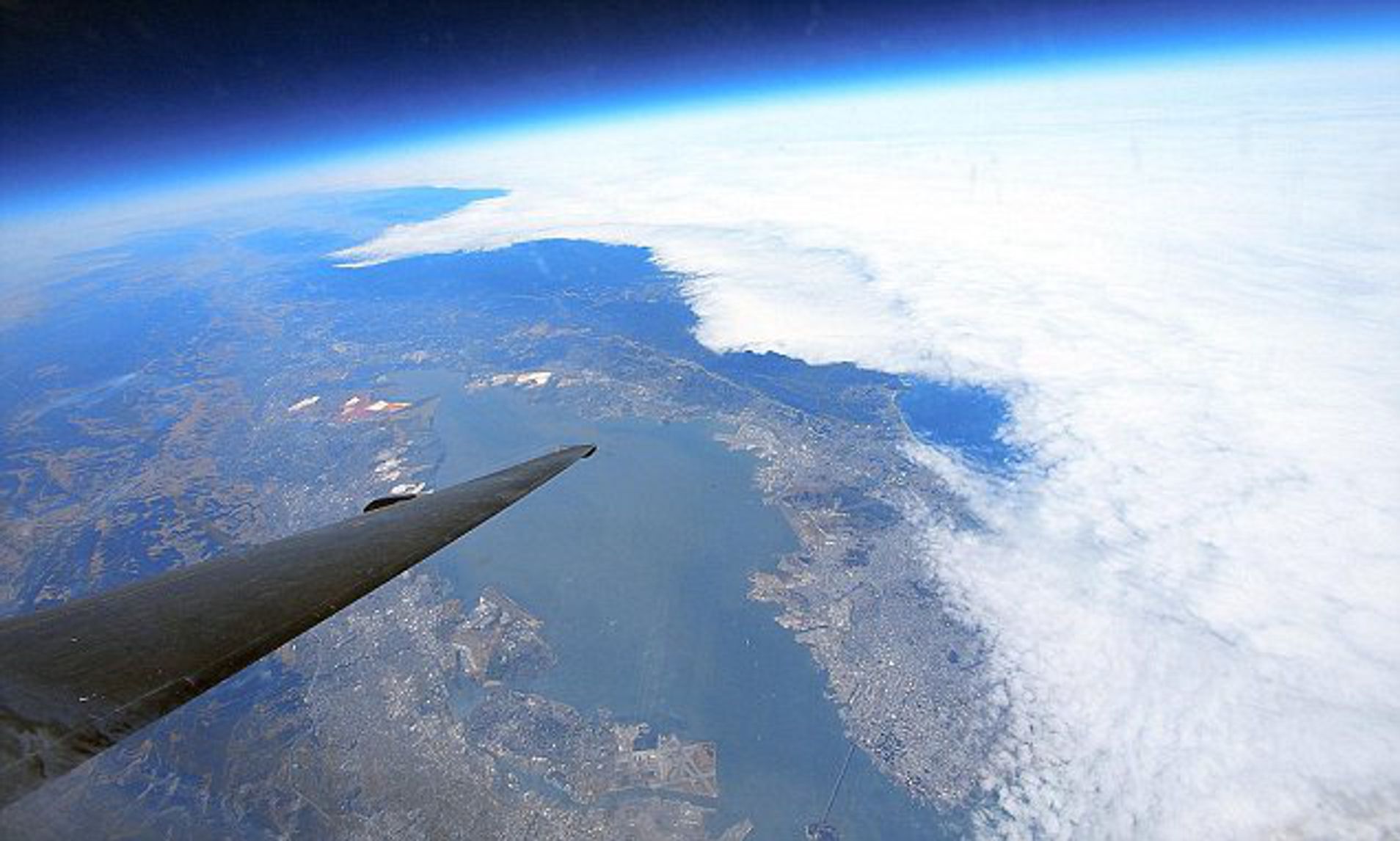 Photographer Christopher Michel Riding In U 2 Spy Plane Captures Image 13 Miles Above Earth. Daily Mail Online
