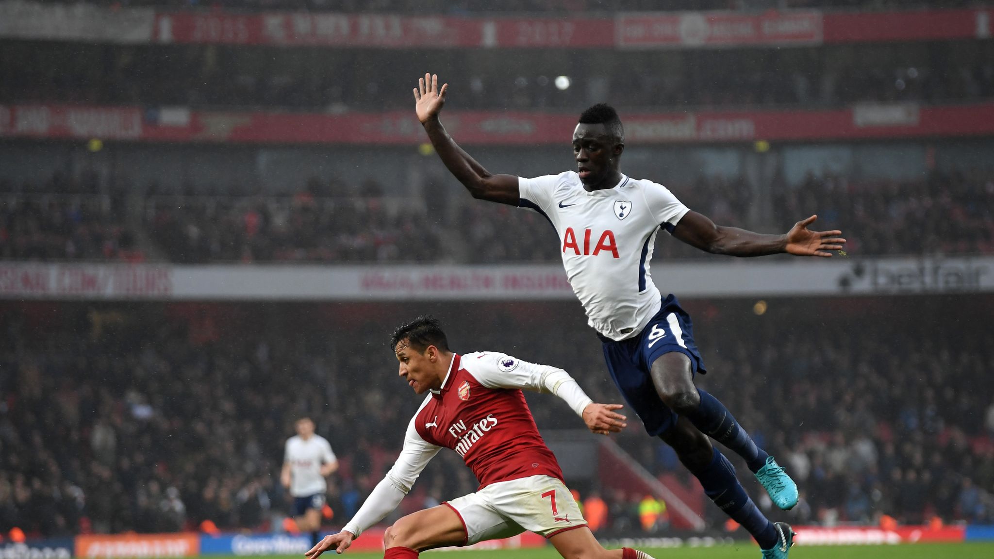 Tottenham's Davinson Sanchez signs new deal until 2024