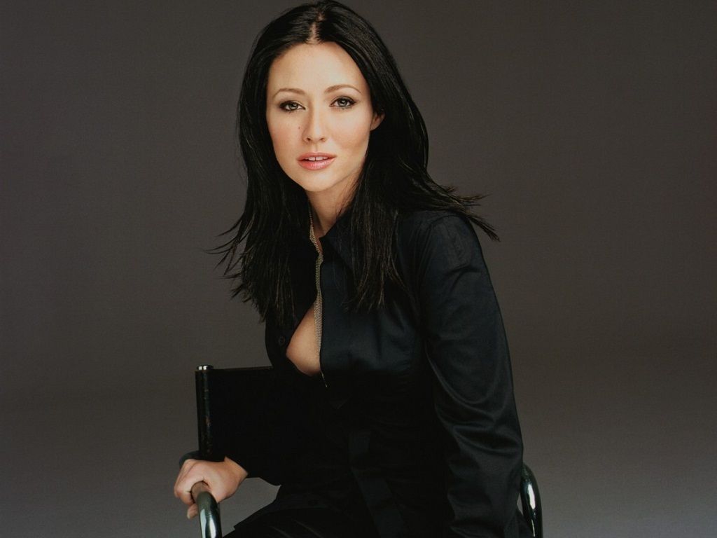 Shannen Doherty Wallpaper: Shannen Wallpaper ❤. Shannen doherty, Little black dress, Celebrities