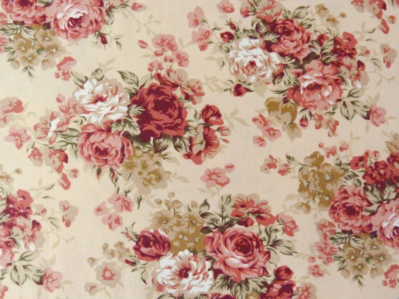 Old Fashioned Roses Wallpaper