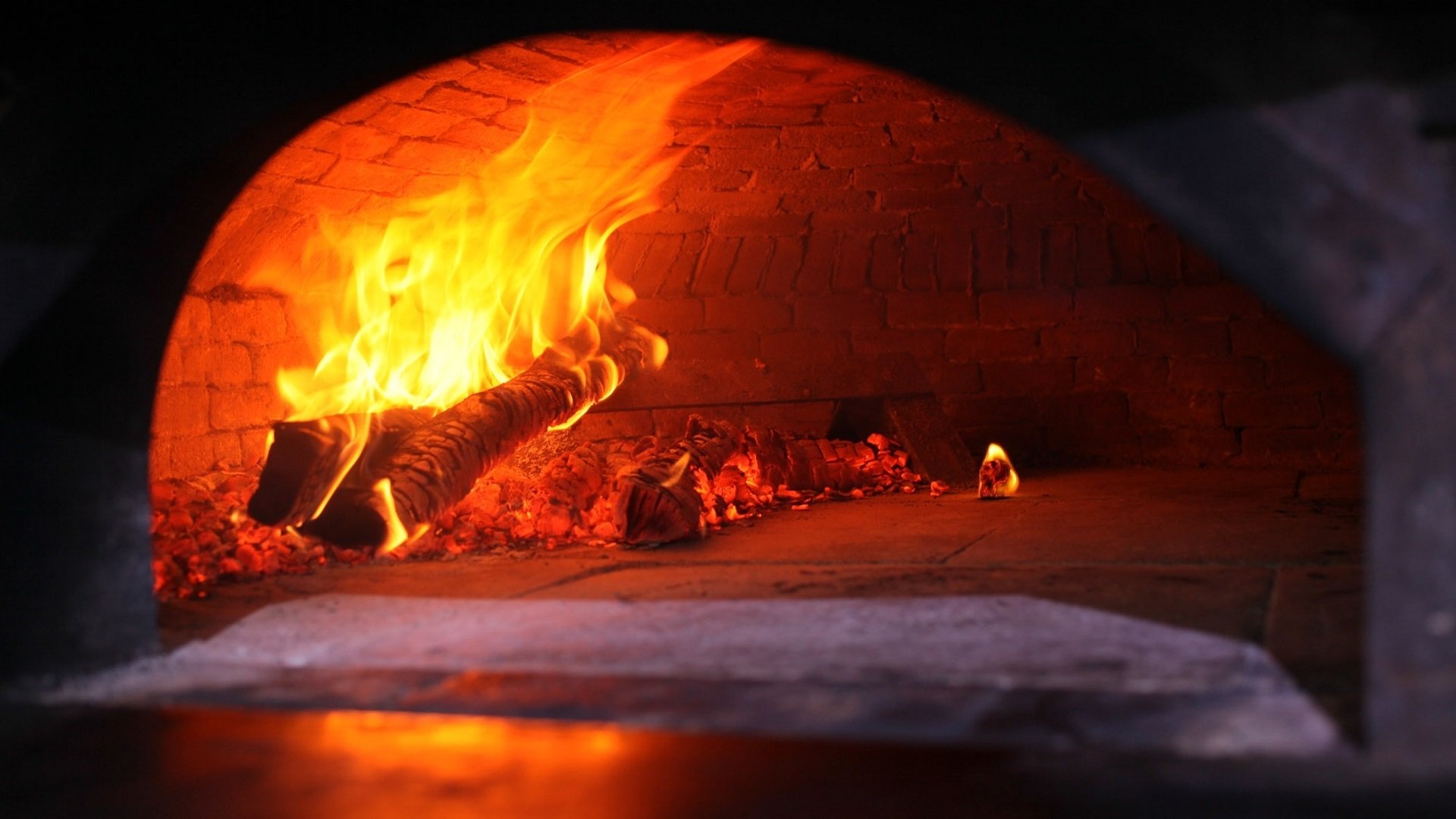 Traditional wood fired oven that you cook pizza in HD Wallpaper