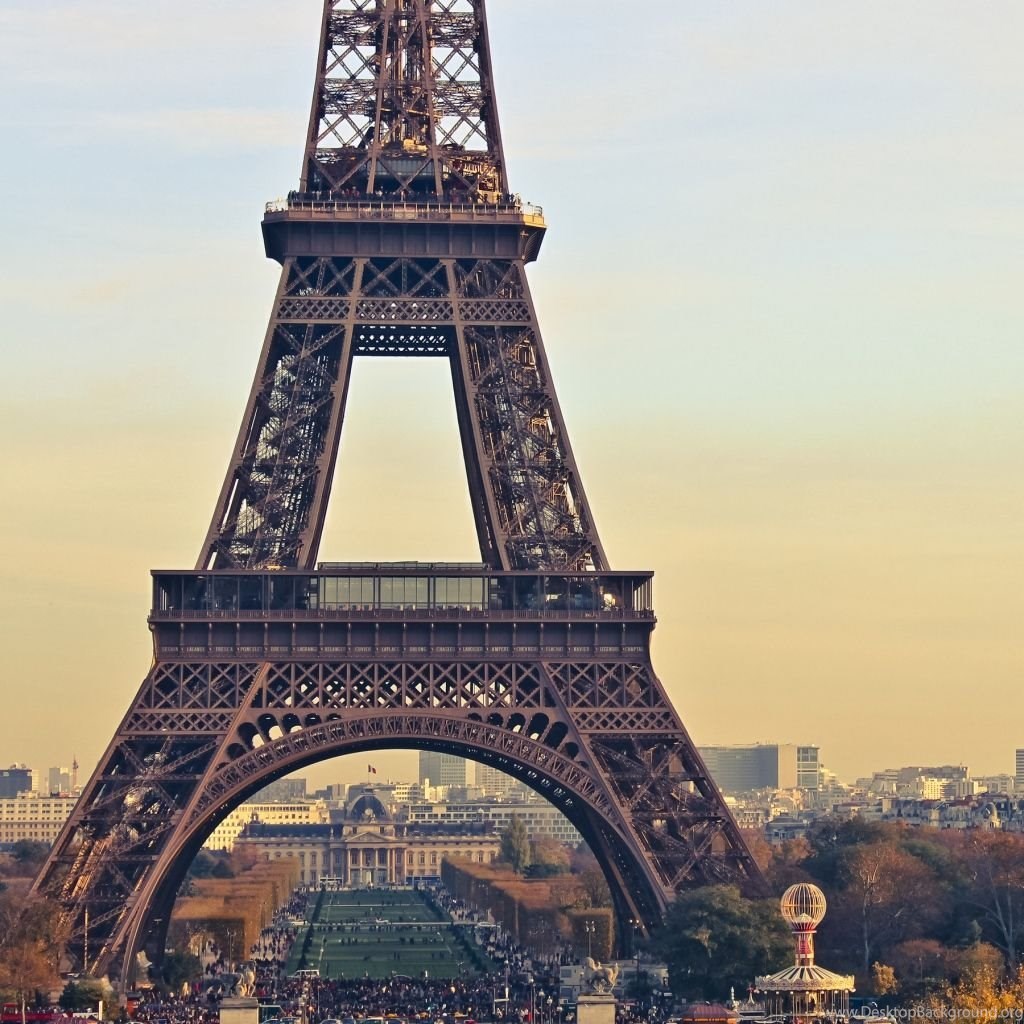 Download Wallpaper 1024x1024 Paris, France, Eiffel Tower iPad. Desktop Background