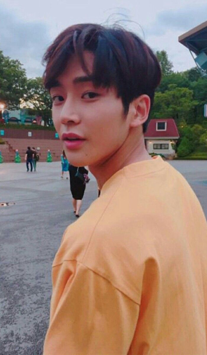 วันจันทร์ของทุกคนเป็นไงบ้างคะ Have a nice day!!! #로운 #ROWOON #ロウン #�... |  Instagram